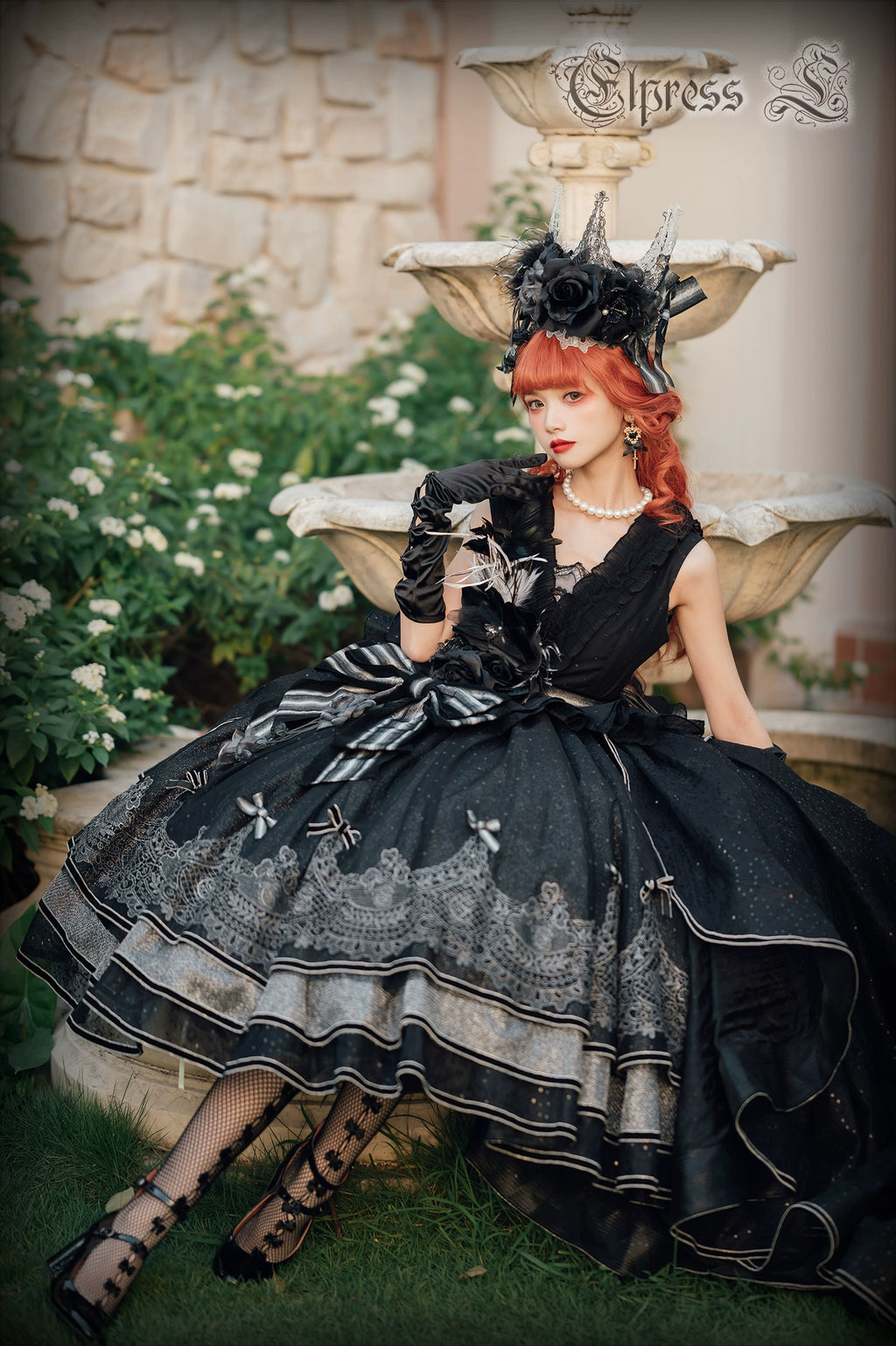 Rose Throne A dress with sparkling ribbons and flowers