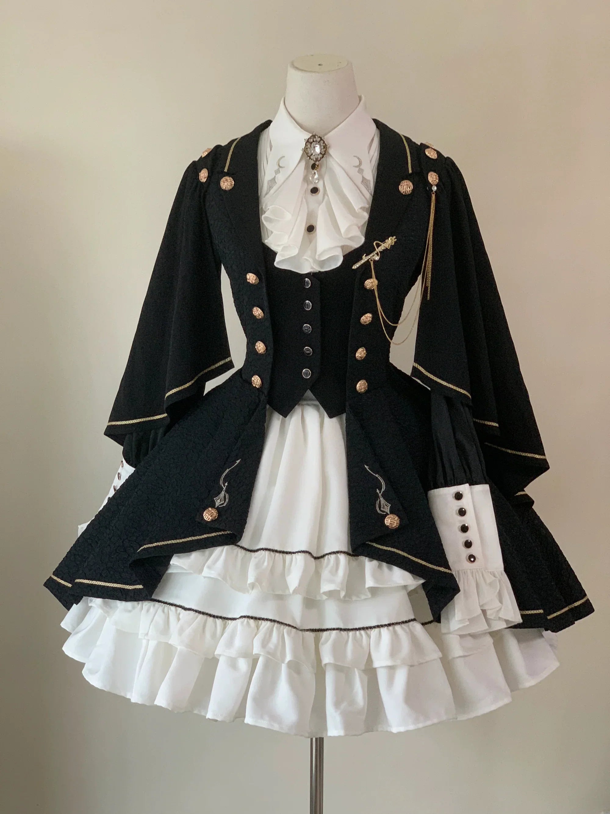 [Resale/Pre-orders until 10/16] Fallen Moon Law Vest with Cape