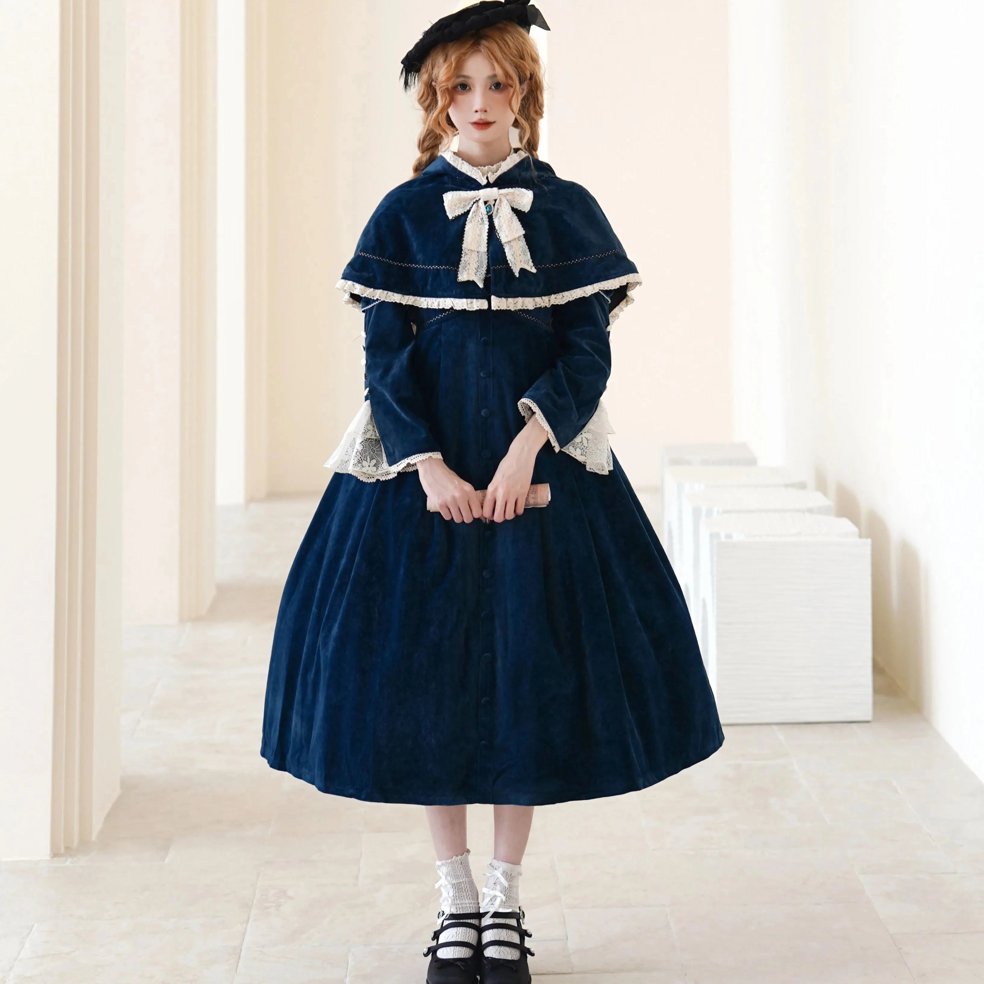 [Pre-orders available until 12/1] Suijaku stand-up collar velvet dress and cape
