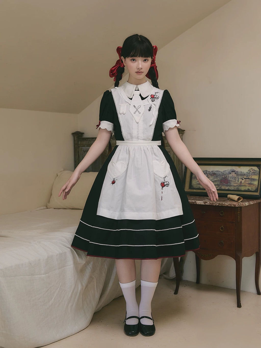 【受注予約9/8まで】Delicious Cherry ブラックワンピースとエプロン