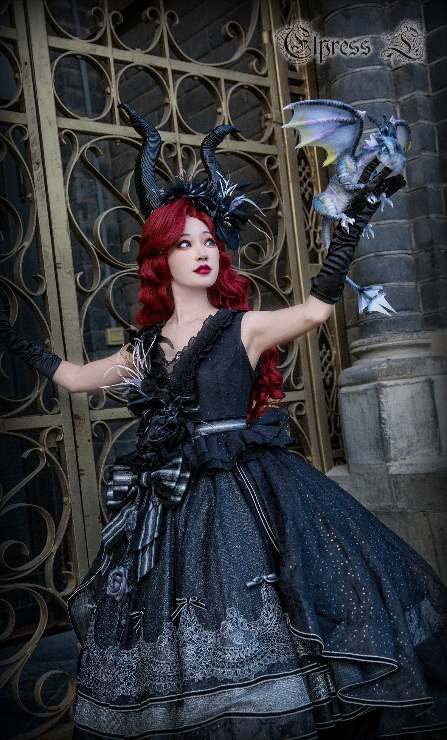 Rose Throne A dress with sparkling ribbons and flowers