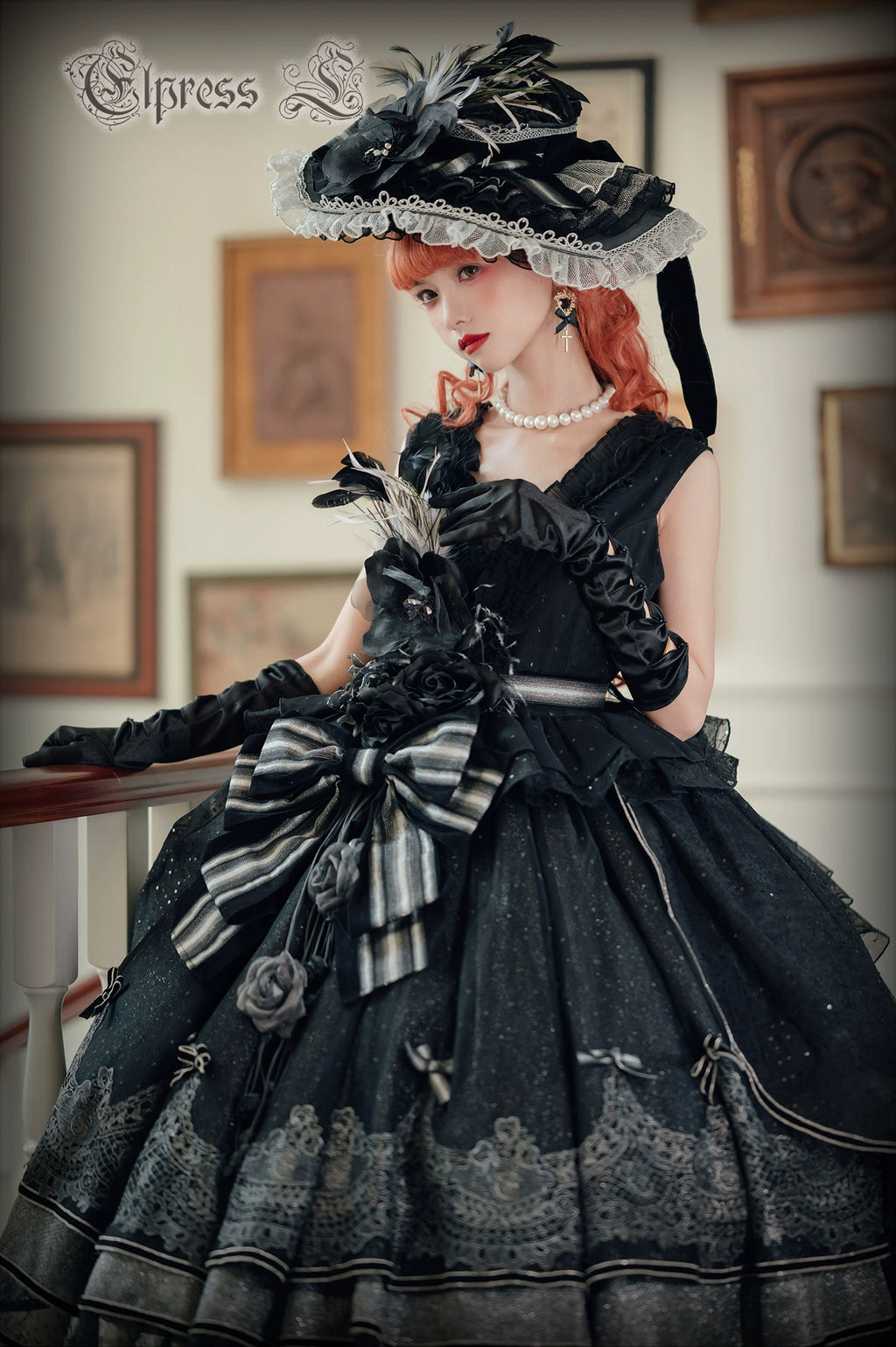 Rose Throne A dress with sparkling ribbons and flowers