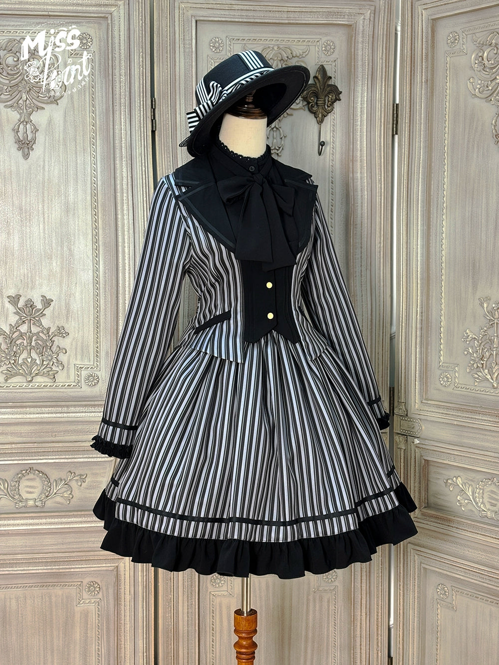 [Pre-orders available until 12/4] Classic Chocolat Stripe Short Jacket