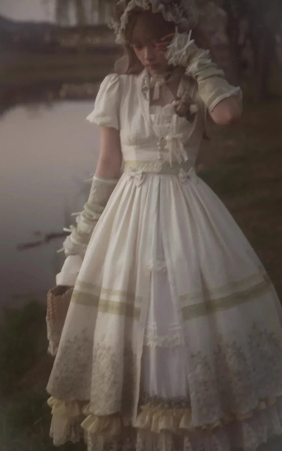 Fourteen-line poem One-piece dress with inner skirt