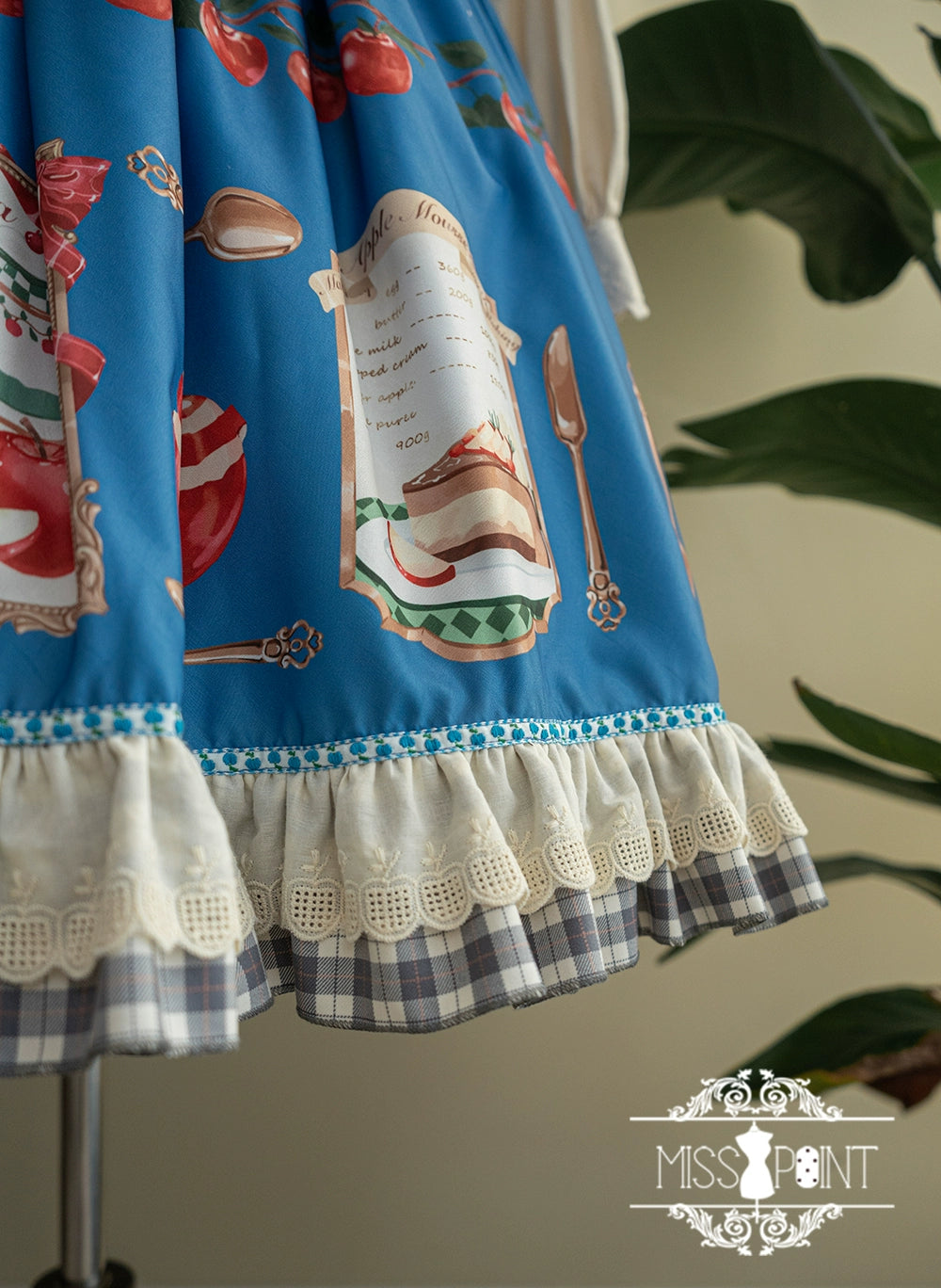 【販売期間終了】Apple Garden バイエルン風ジャンパースカート