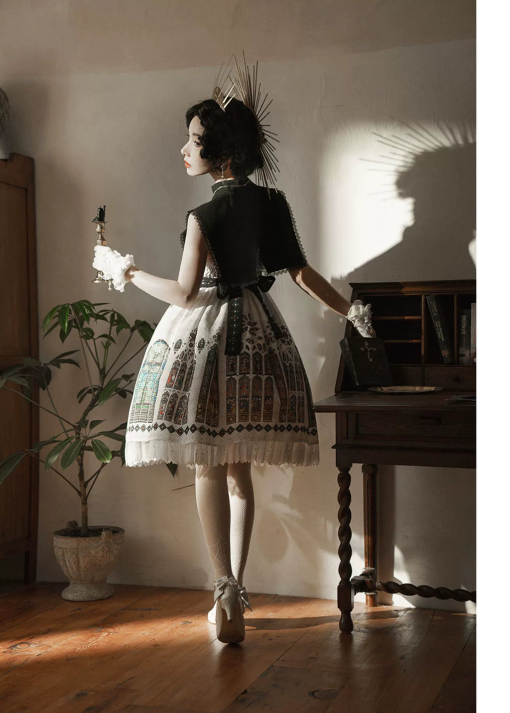 [Pre-orders available until 2/10] The Holy Cross Short-length jumper skirt with detachable collar