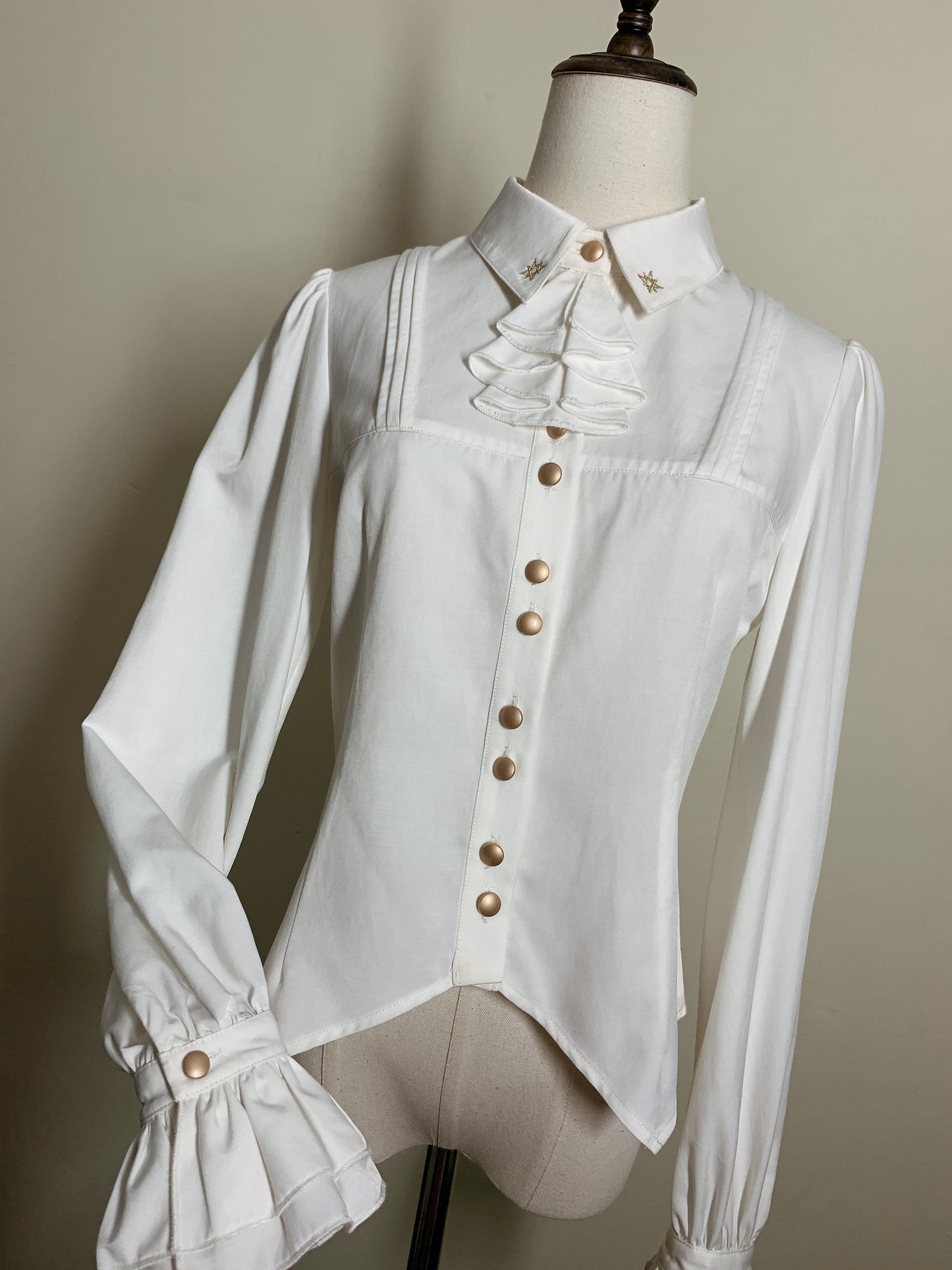 [Sale period has ended] Hoshimezuya Slim blouse with frill tie