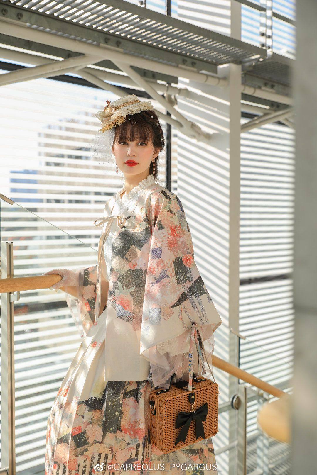 和ロリ苔桃の花咲くエレガント羽織