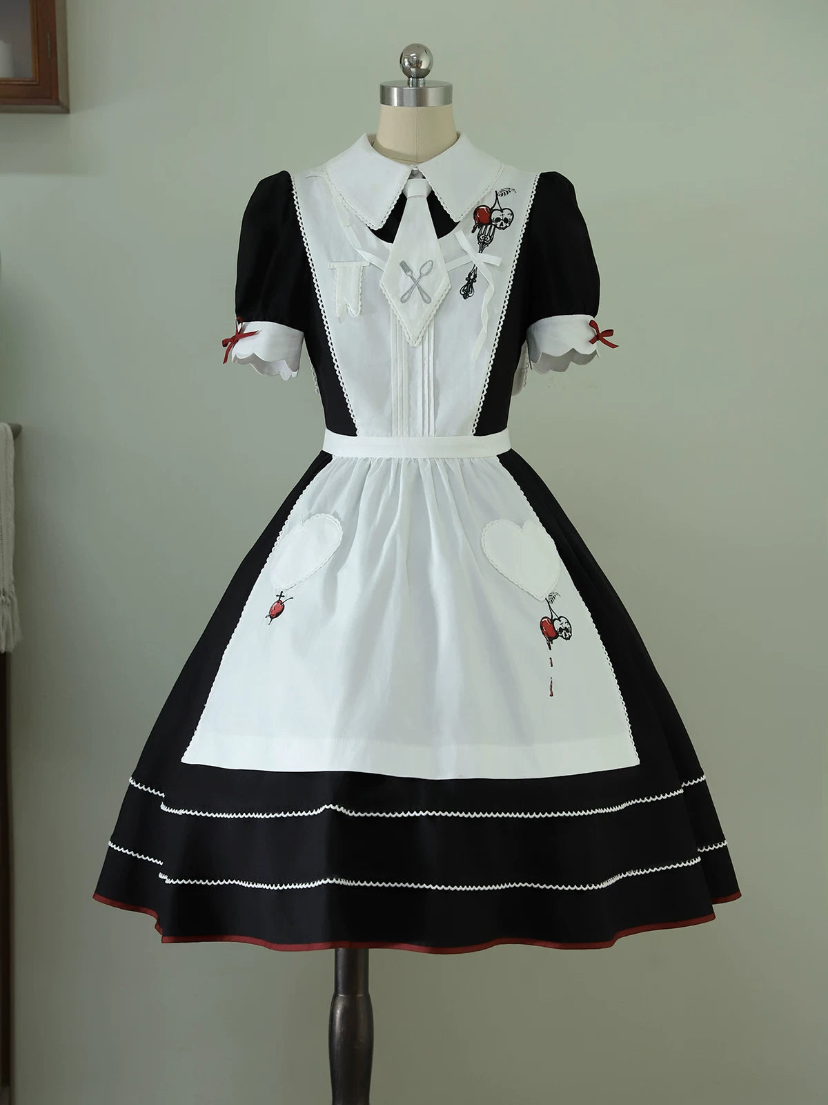 【受注予約9/8まで】Delicious Cherry ブラックワンピースとエプロン