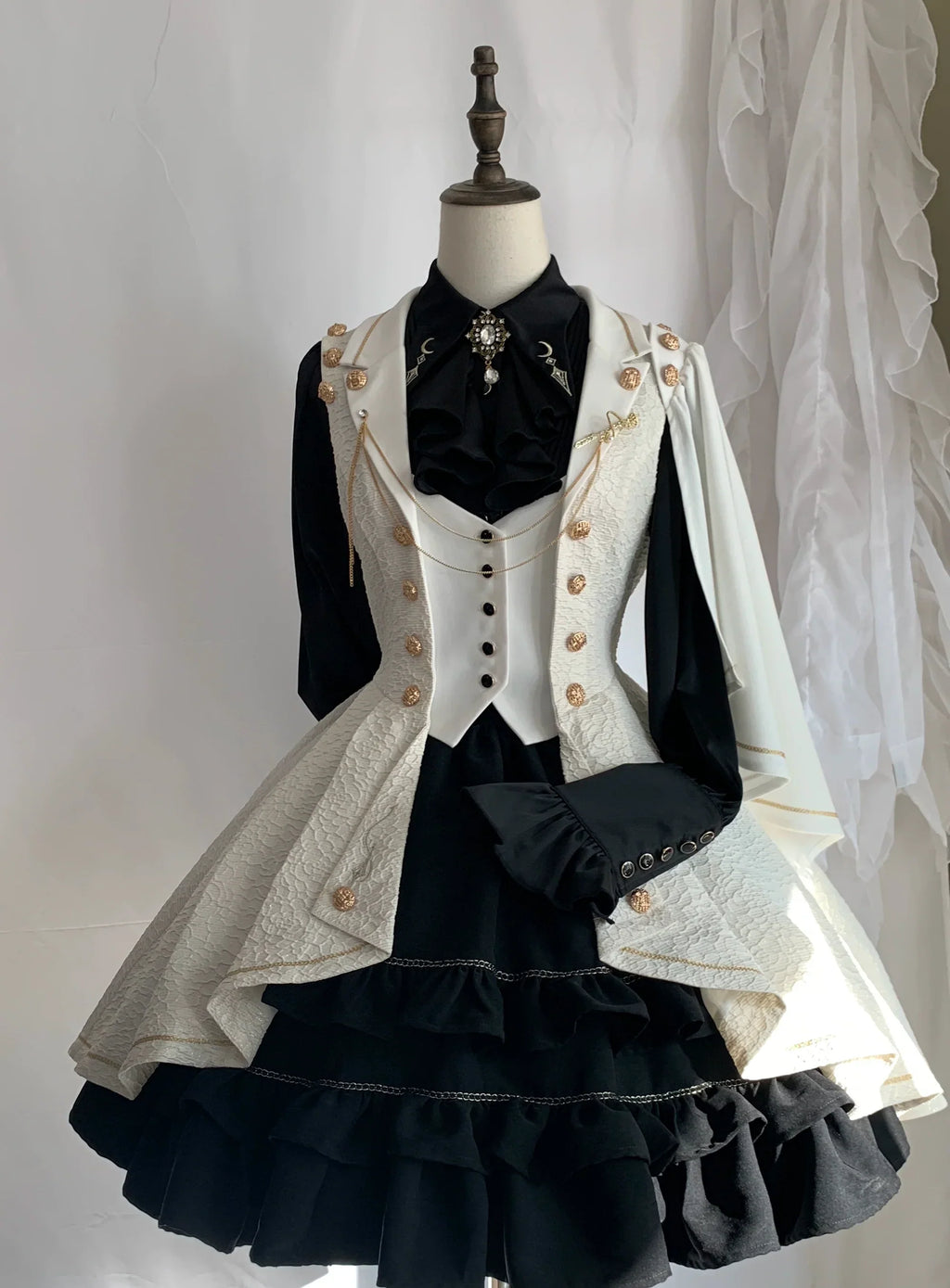 [Resale/Pre-orders until 10/16] Fallen Moon Law Vest with Cape