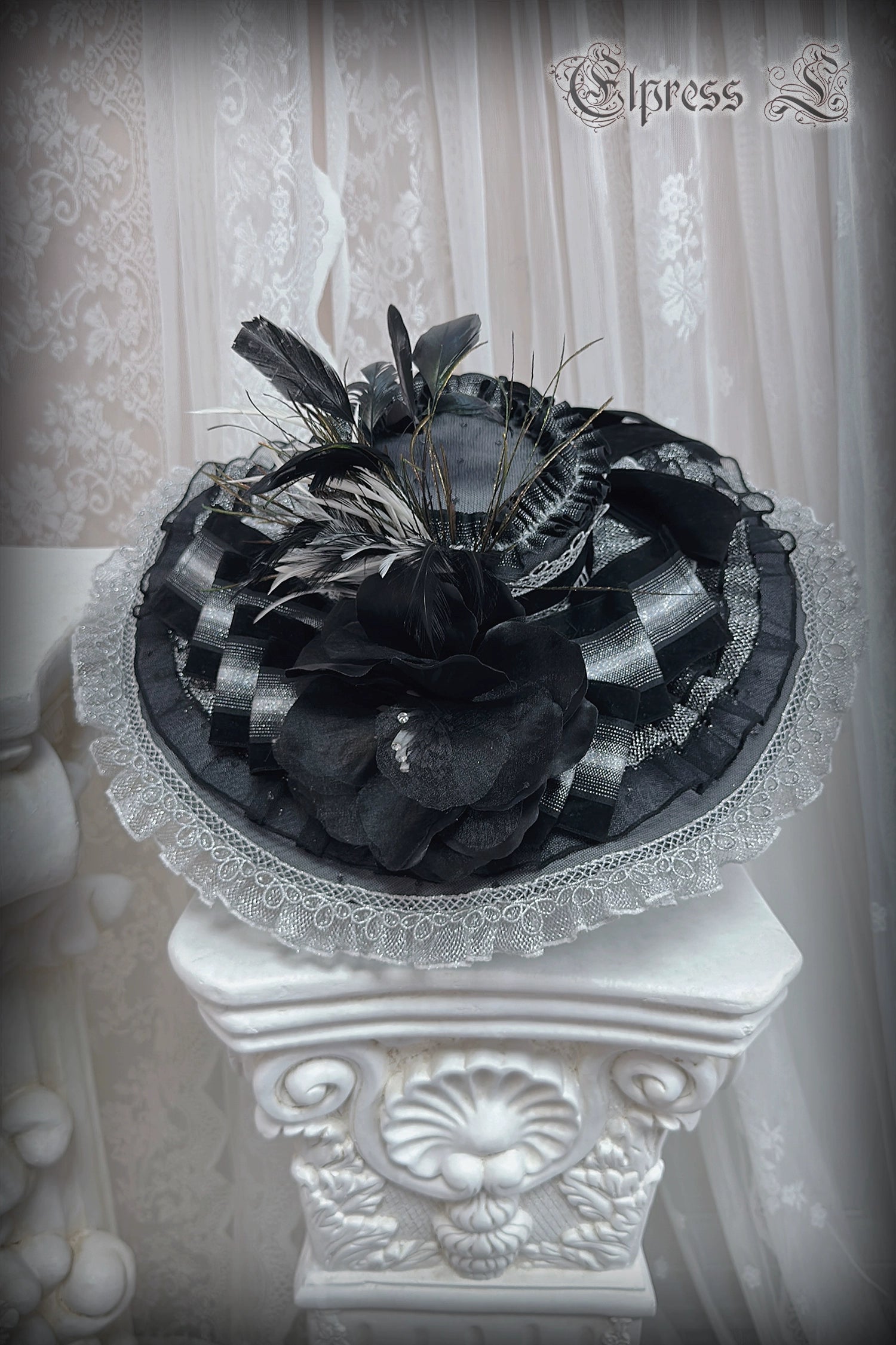 [Only available with simultaneous purchase] Rose Throne hat, arm sleeves and other accessories