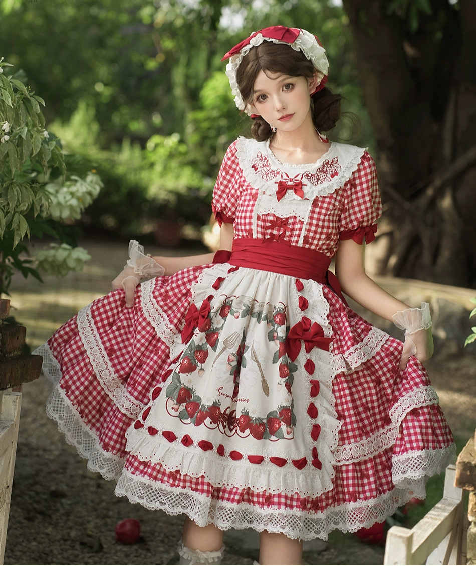 【受注予約8/18まで】Strawberry Sunshine Picnic カントリー風ワンピースとエプロン・ミドル丈