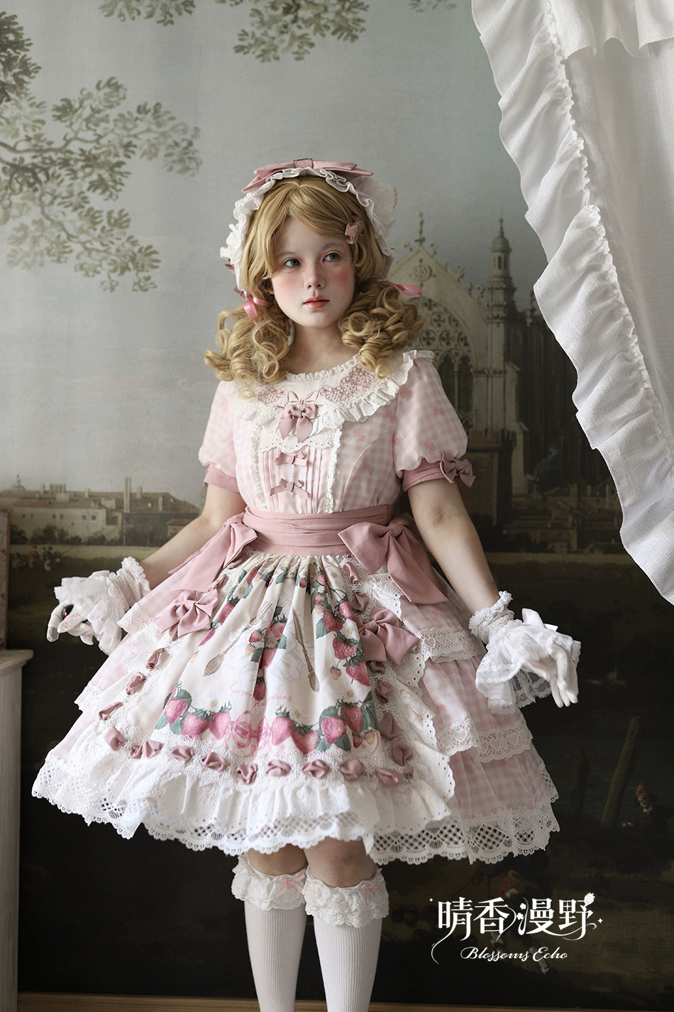 【受注予約8/18まで】Strawberry Sunshine Picnic カントリー風ワンピースとエプロン・ショート丈