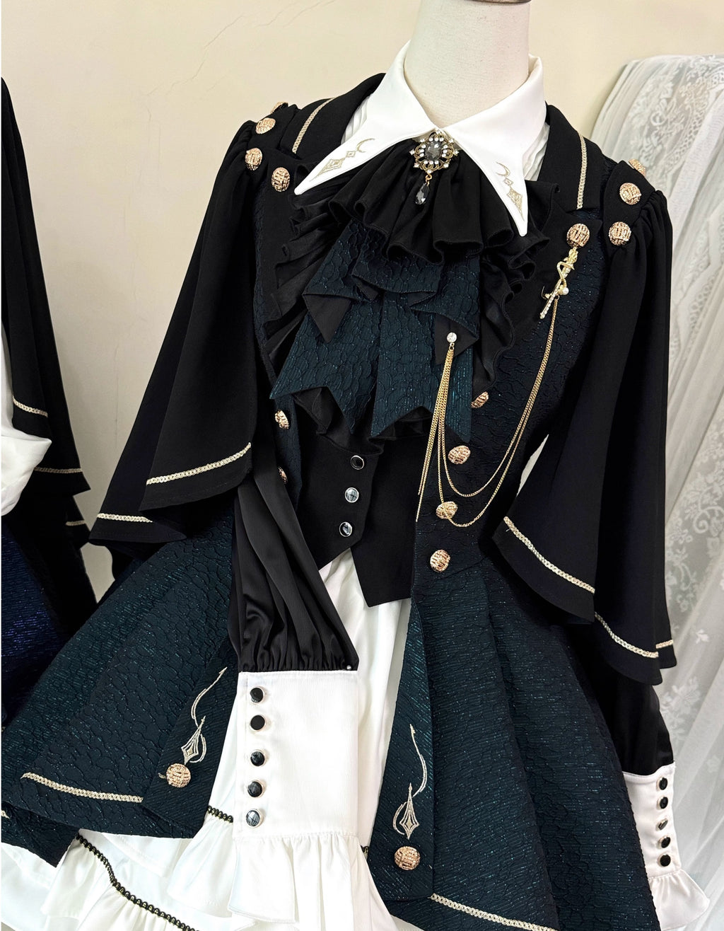 [Resale/Pre-orders until 10/16] Fallen Moon Law Vest with Cape