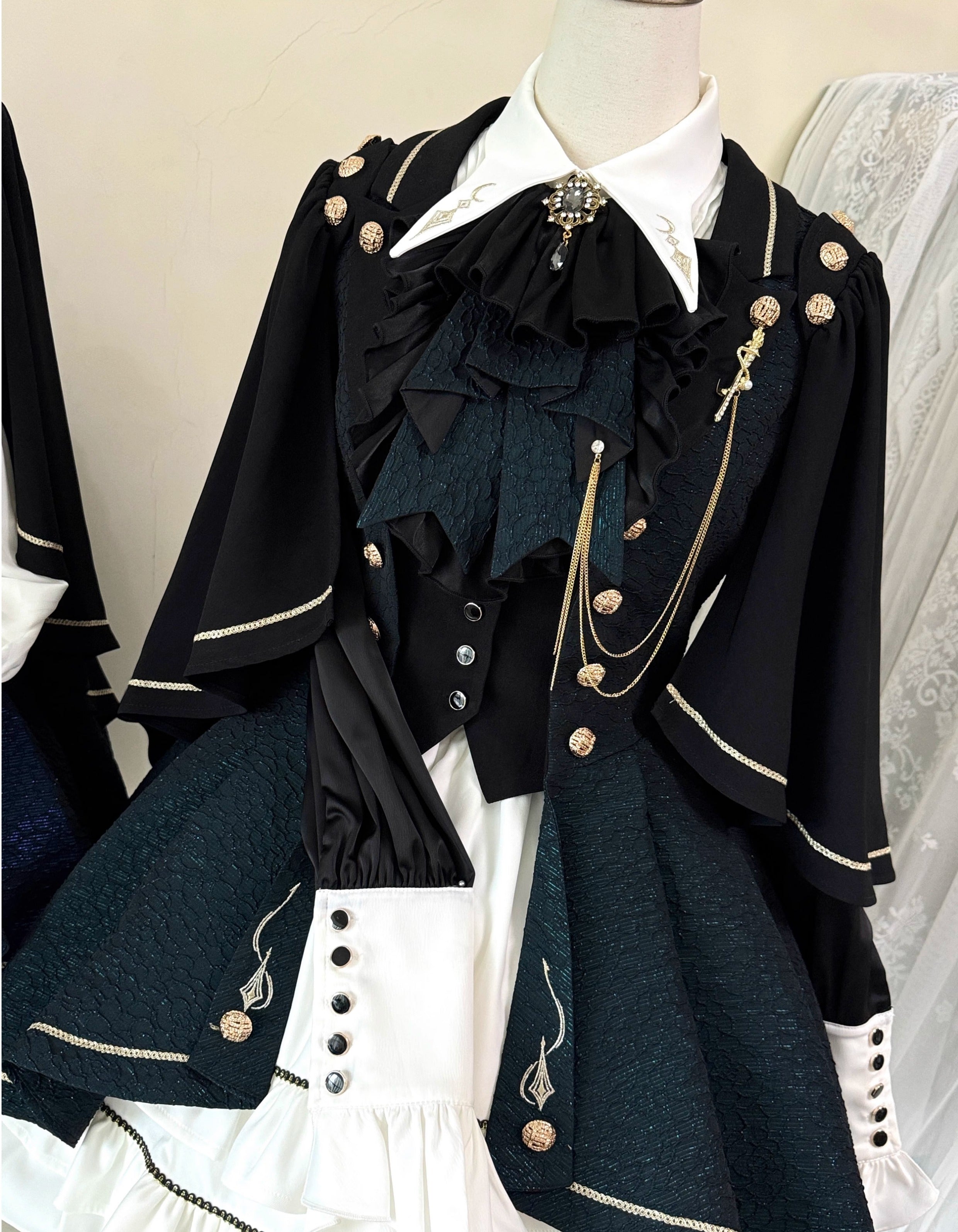 [Resale/Pre-orders until 10/16] Fallen Moon Law Vest with Cape
