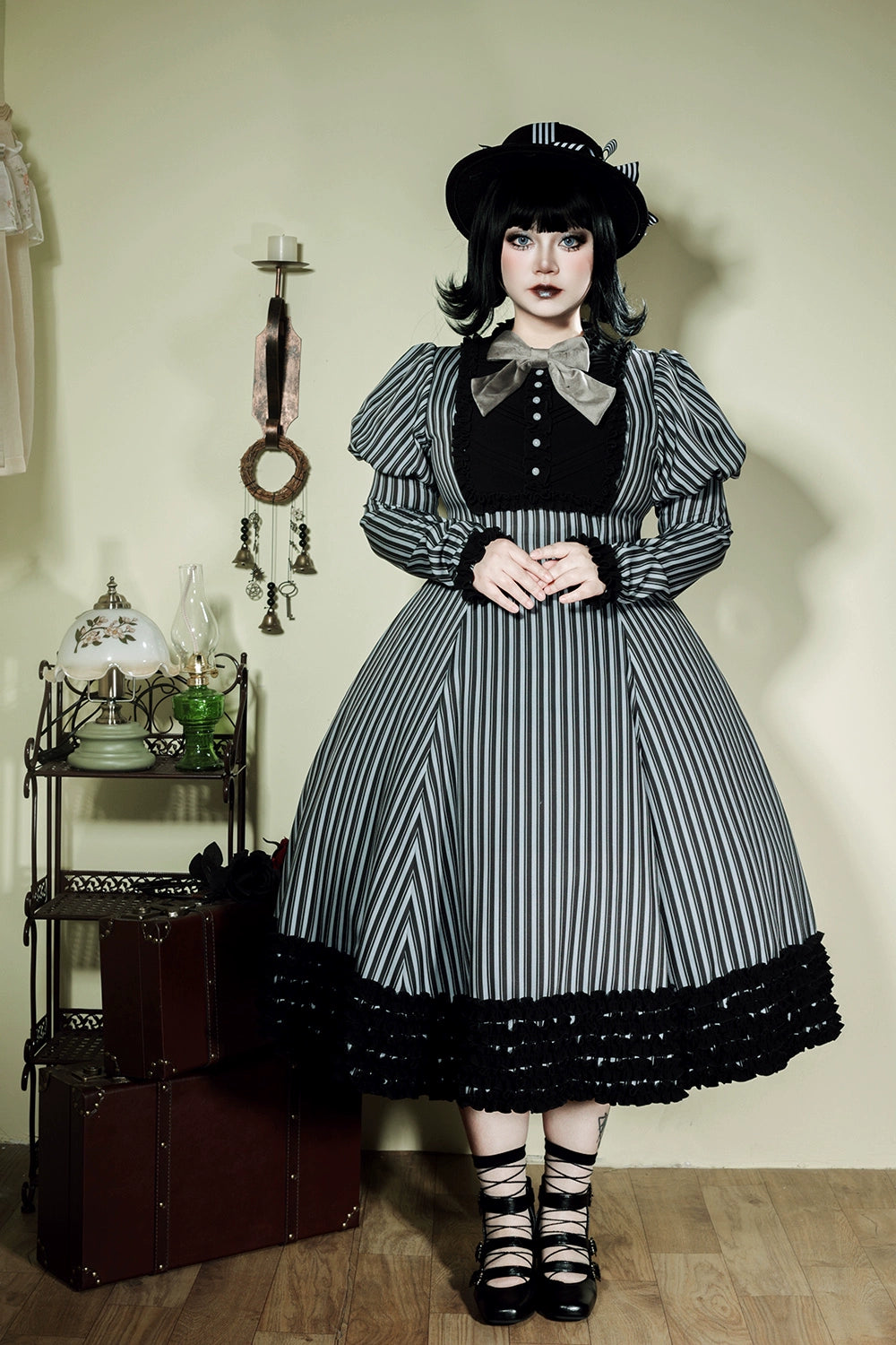 [Pre-orders available until 12/4] Classic Chocolat Stripe Long Dress