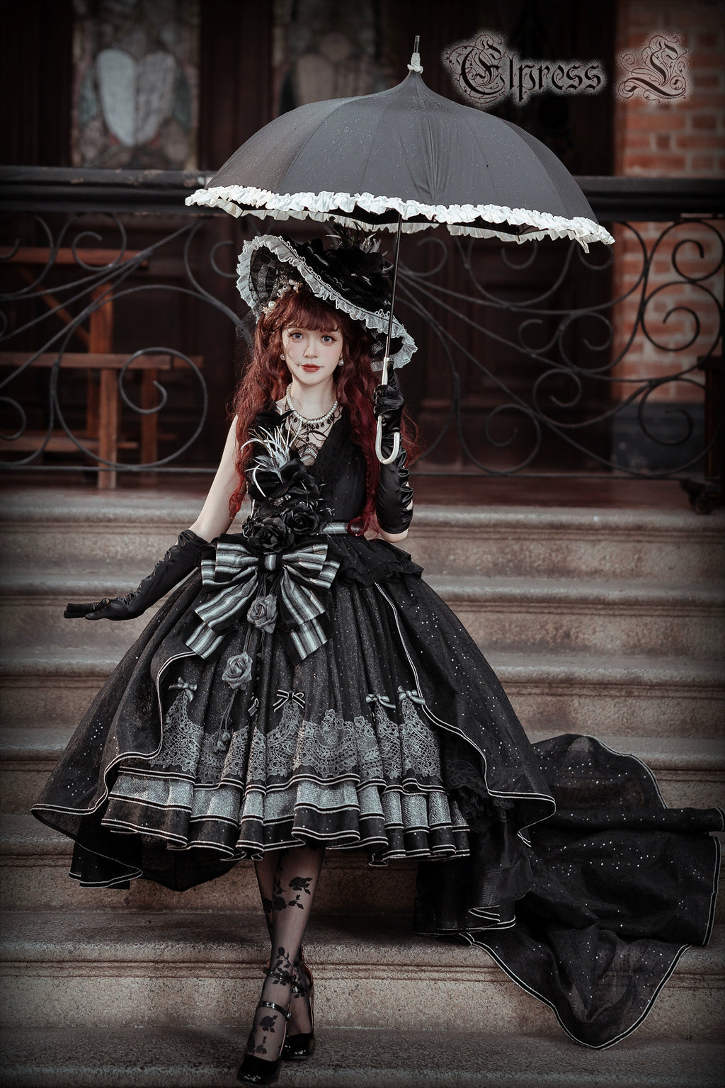 Rose Throne A dress with sparkling ribbons and flowers