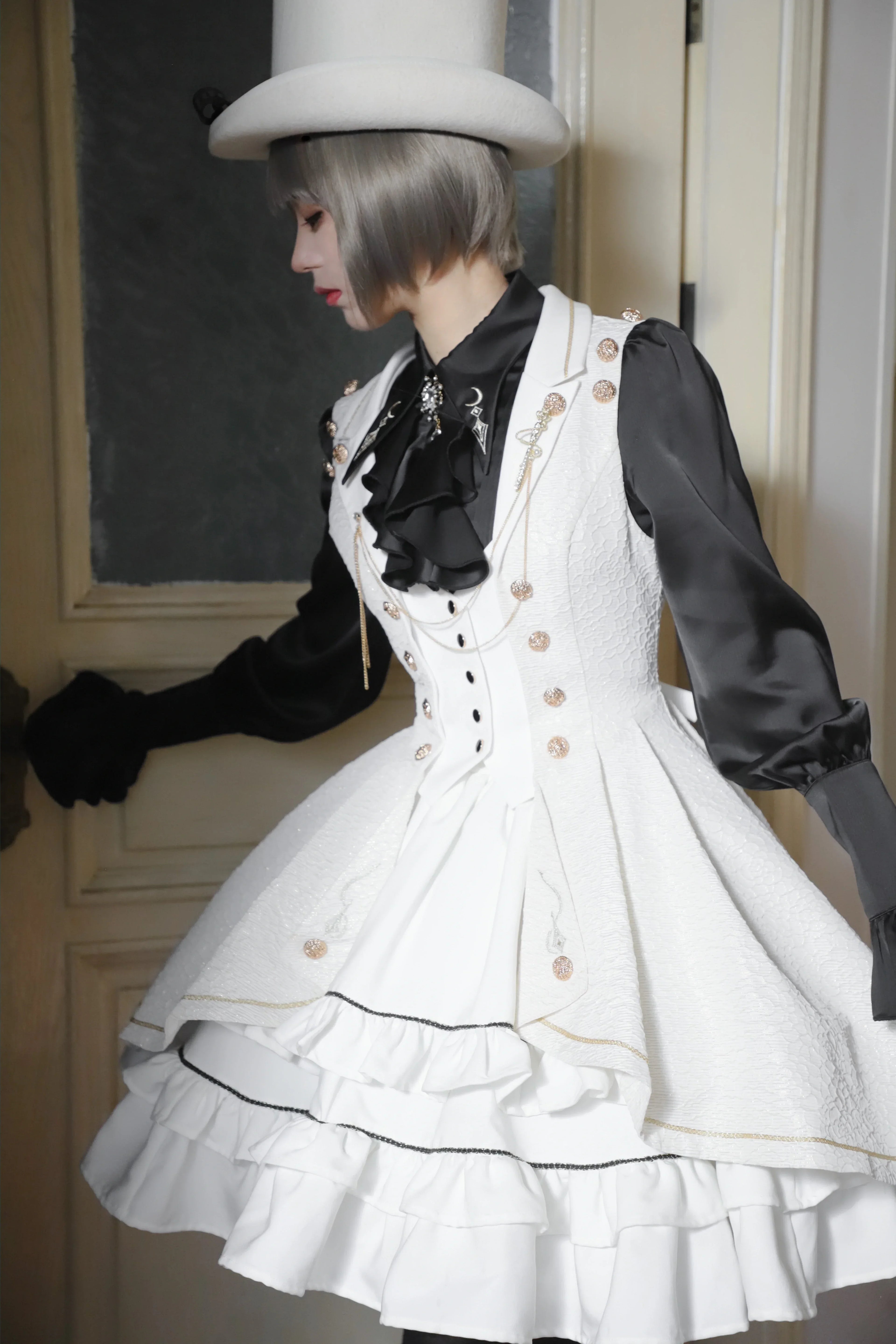 [Resale/Pre-orders until 10/16] Fallen Moon Law Vest with Cape