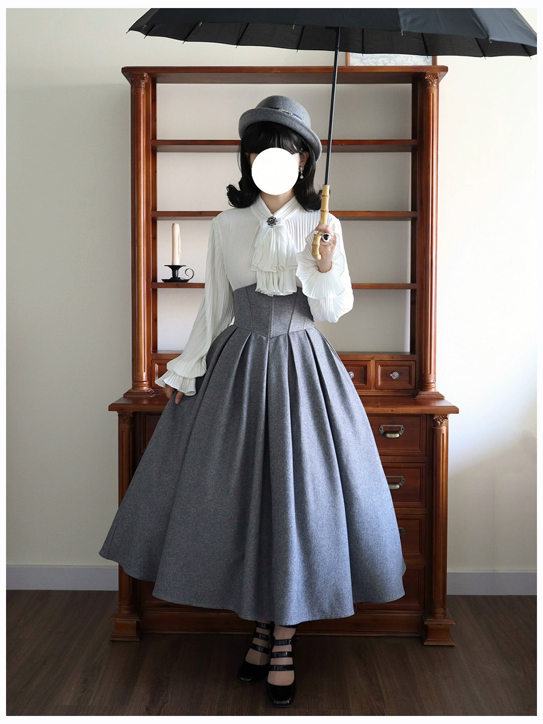 【販売期間終了】Lyra Theatre ジャボタイ付きプリーツブラウス