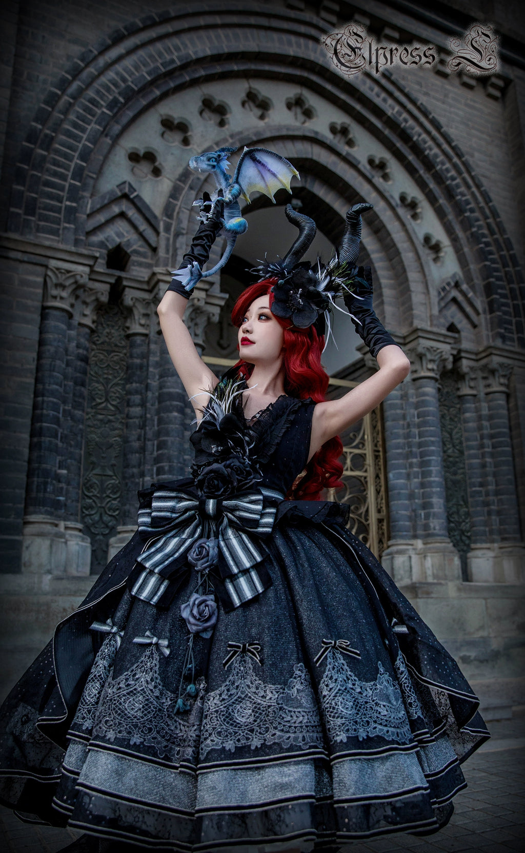 Rose Throne A dress with sparkling ribbons and flowers