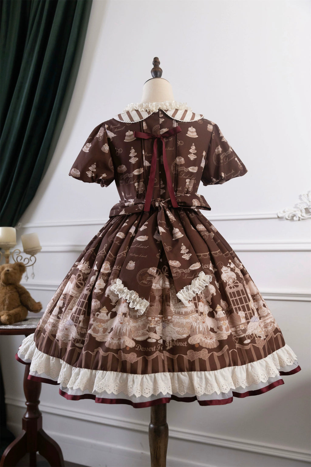 [Pre-orders available until 10/28] Antique Dessert Room Short Sleeve Dress