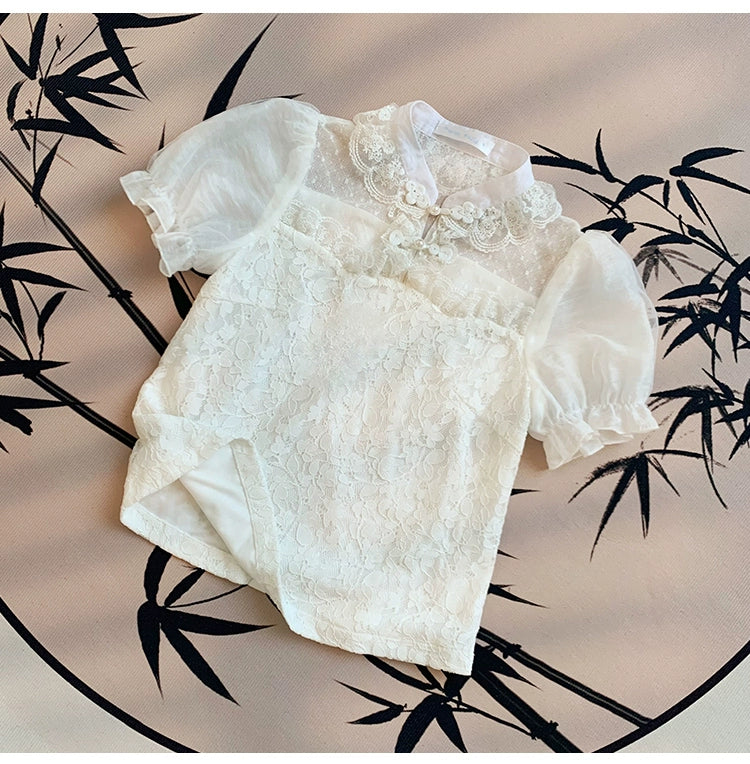 Lace floral blouse with detachable sleeves