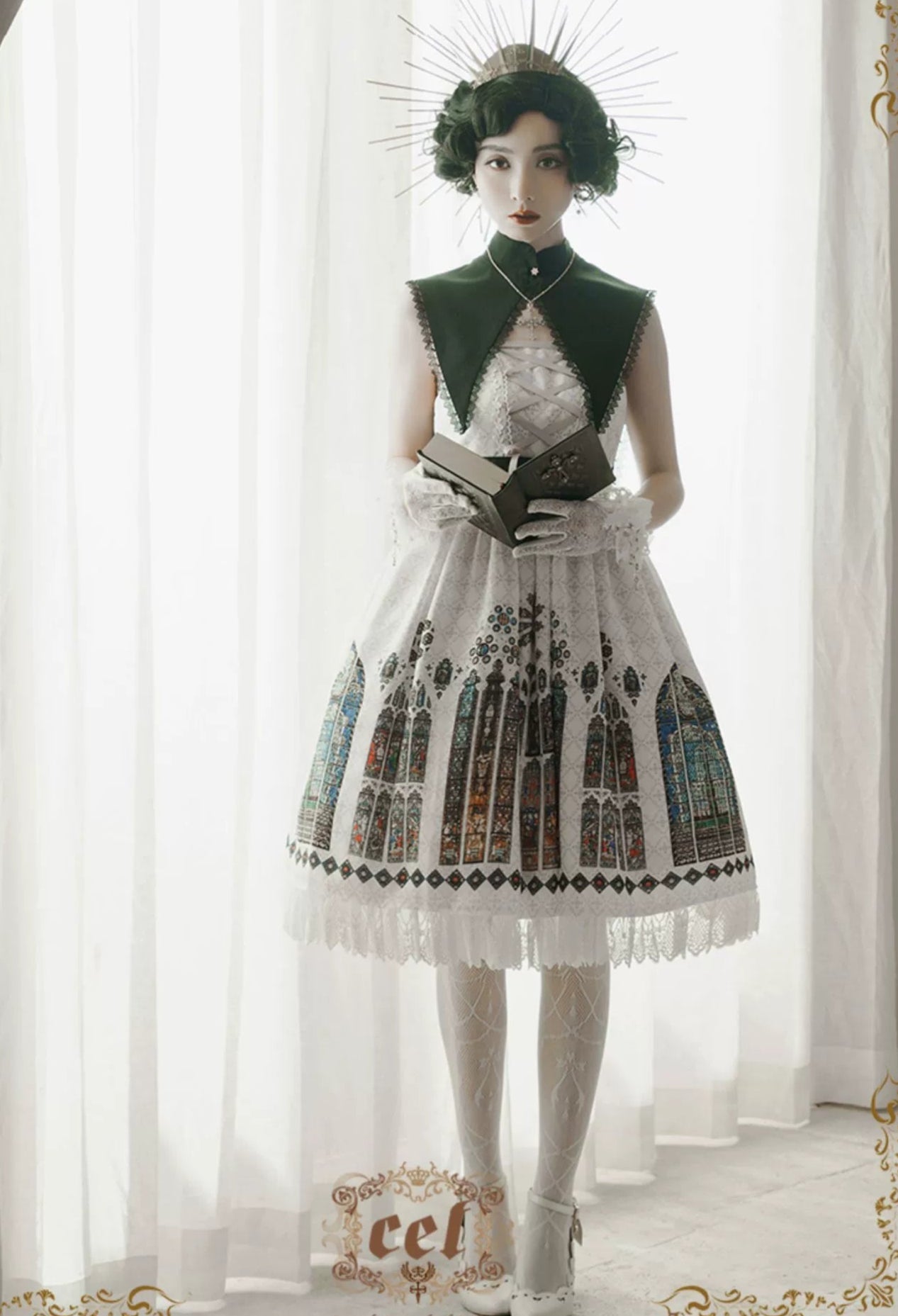 [Pre-orders available until 2/10] The Holy Cross Short-length jumper skirt with detachable collar