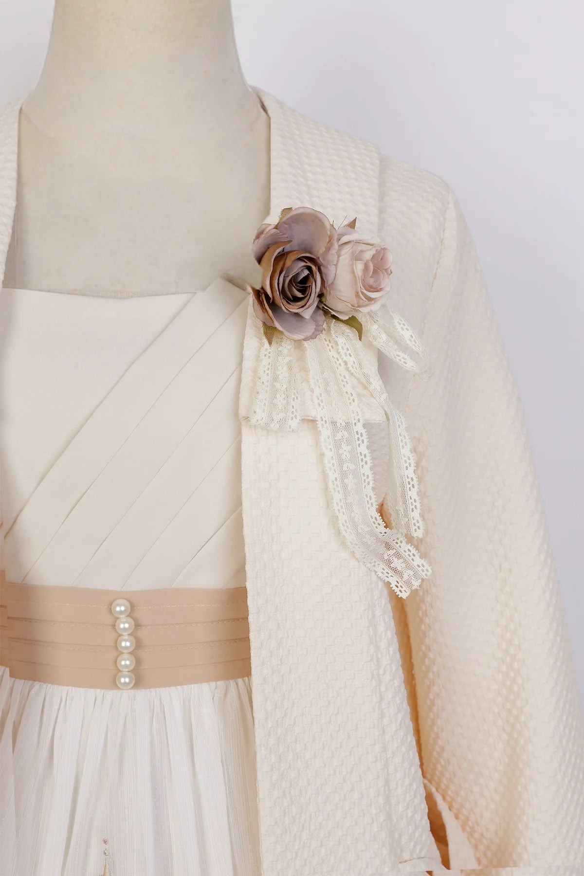 薔薇の花束ジャンパースカートとコート