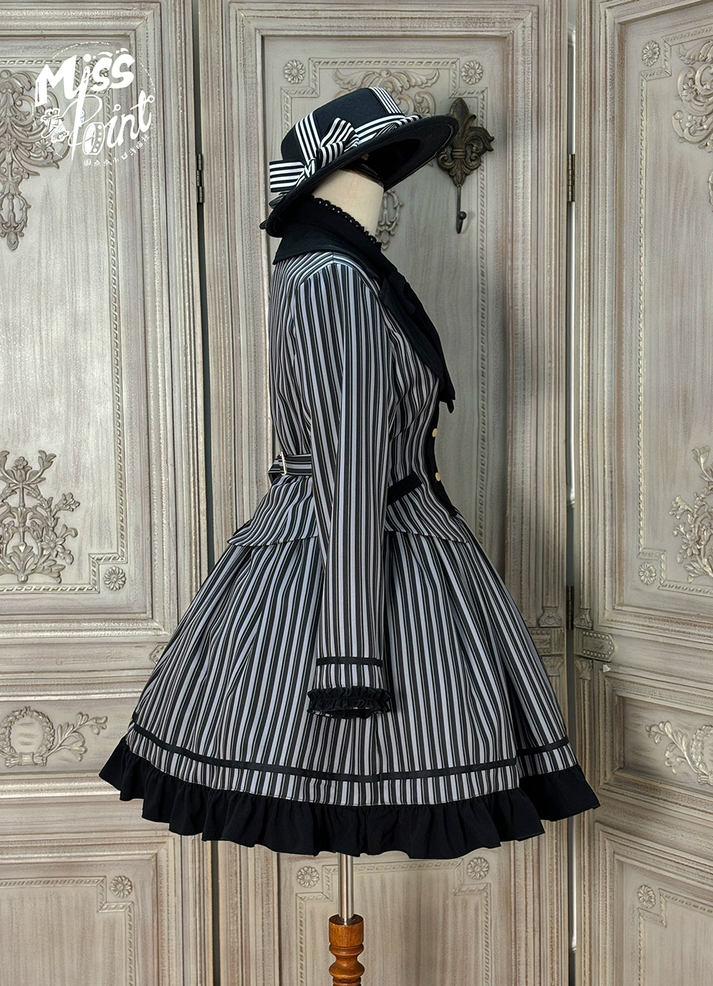 [Pre-orders available until 12/4] Classic Chocolat Stripe Short Jacket