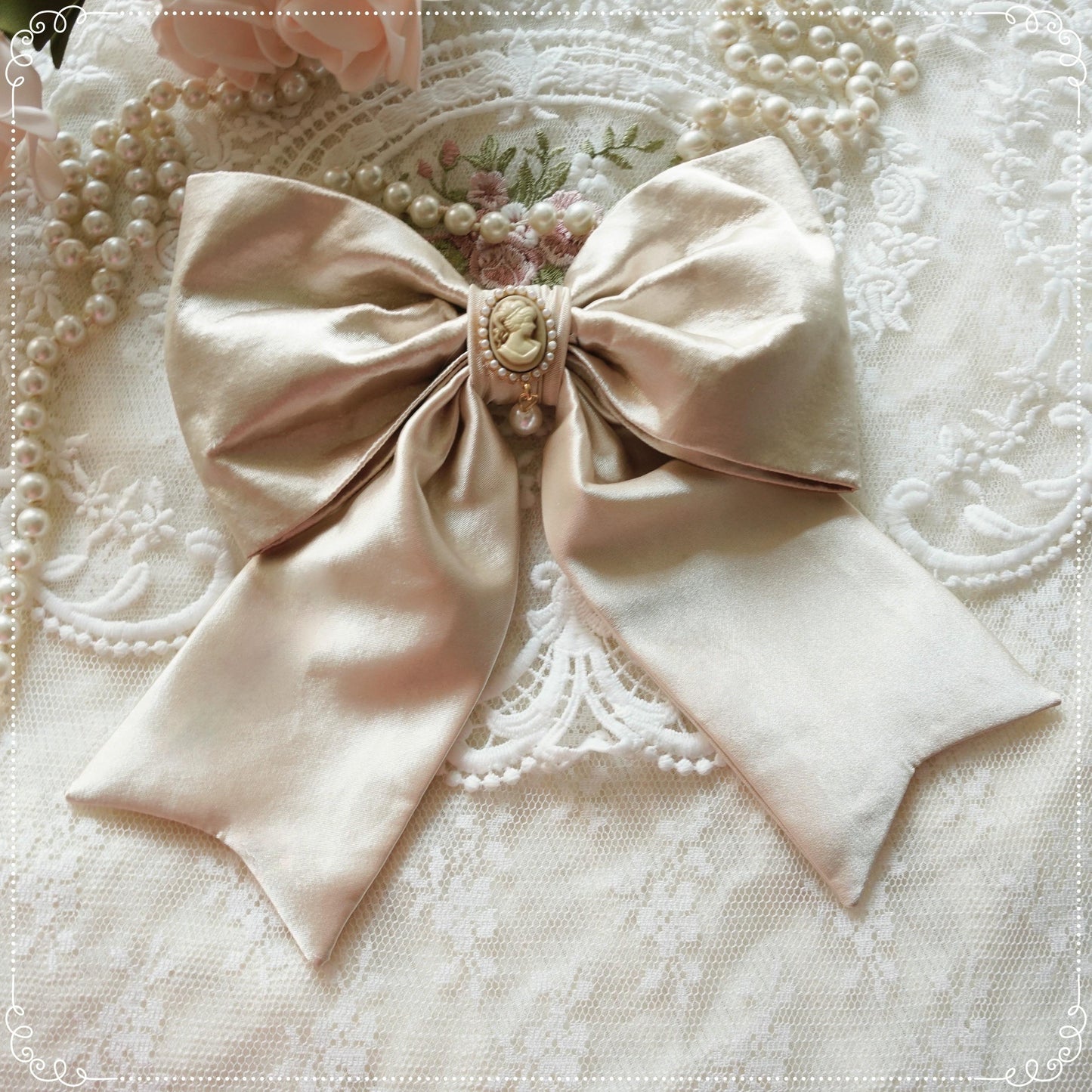 [Only available with simultaneous purchase] Camellia and Pearl accessories