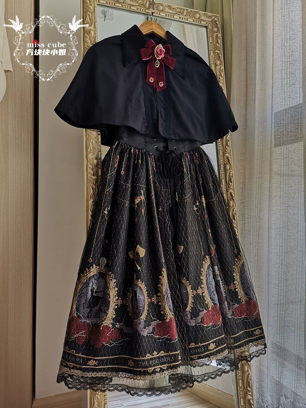 [Pre-orders available until 11/4] Magician's Classical Short Cape