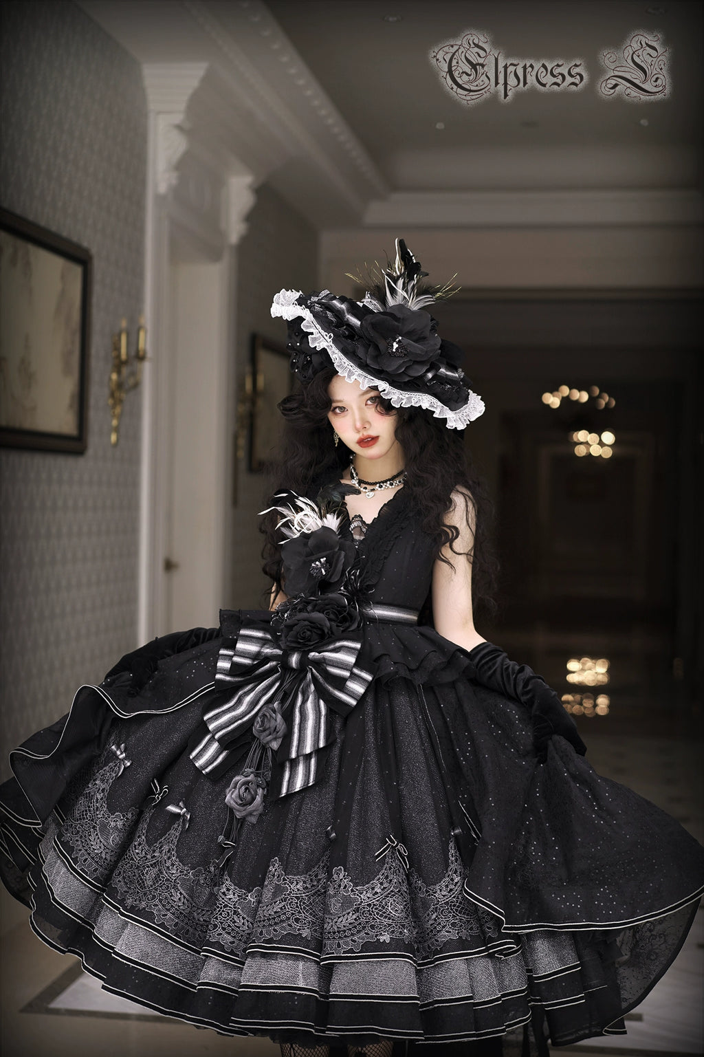 Rose Throne A dress with sparkling ribbons and flowers
