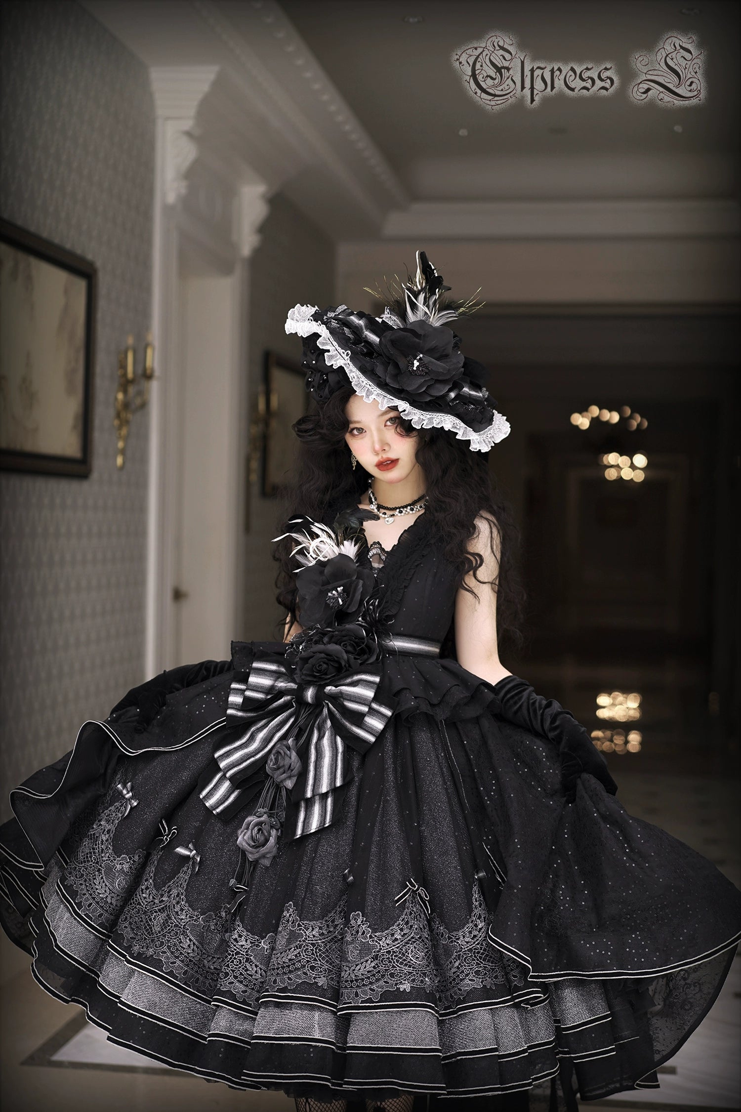 Rose Throne A dress with sparkling ribbons and flowers