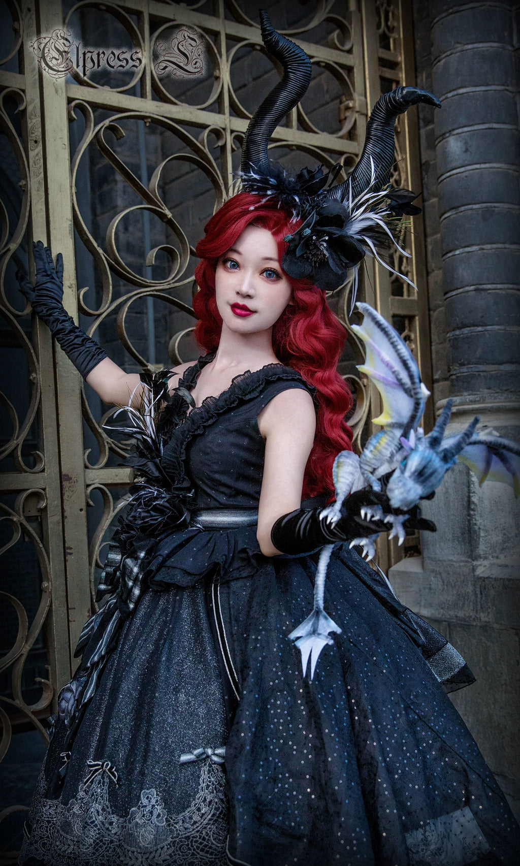 Rose Throne A dress with sparkling ribbons and flowers