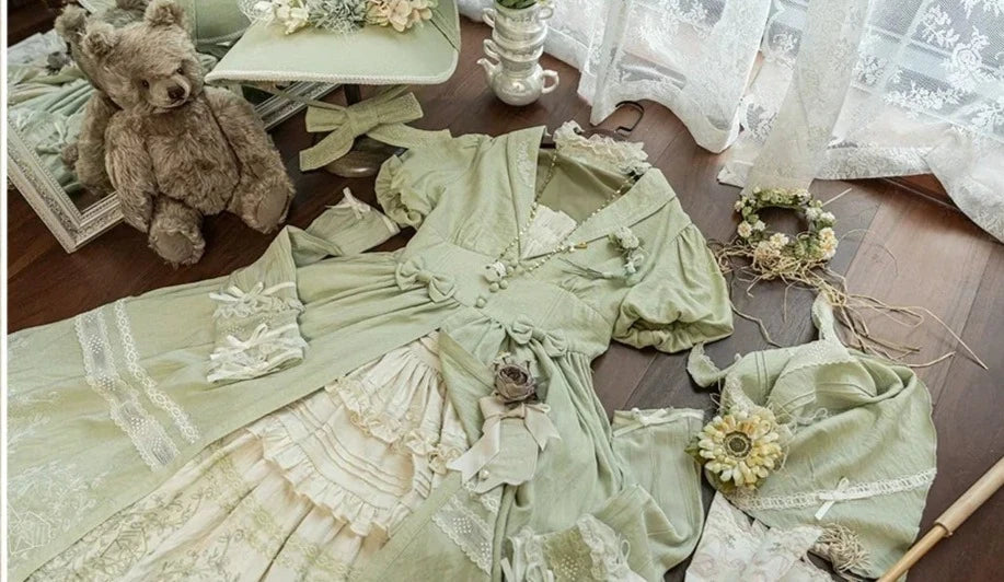 Fourteen-line poem One-piece dress with inner skirt