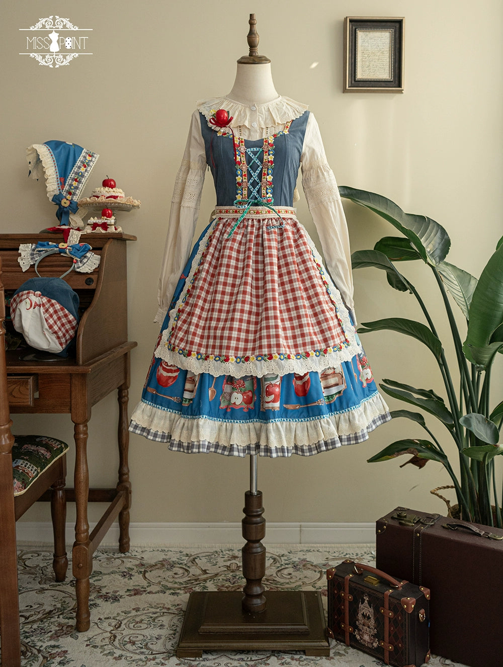 [Sale period ended] Apple Garden Bavarian style jumper skirt