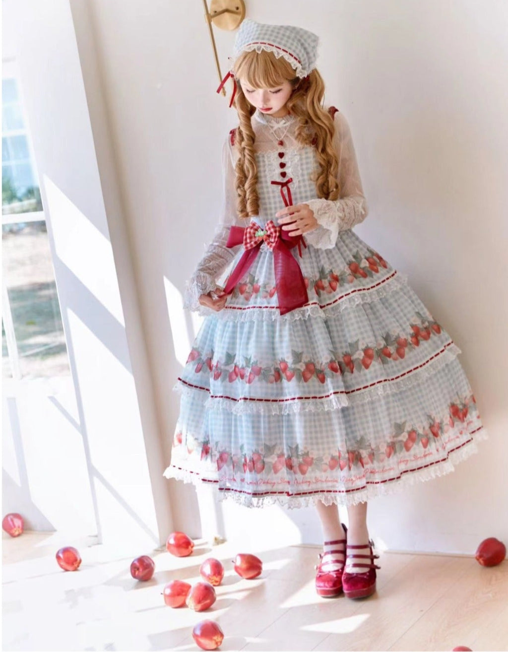 [Pre-orders accepted until 3/5] Have a Picnic, May Strawberry Gingham Check Jumper Skirt