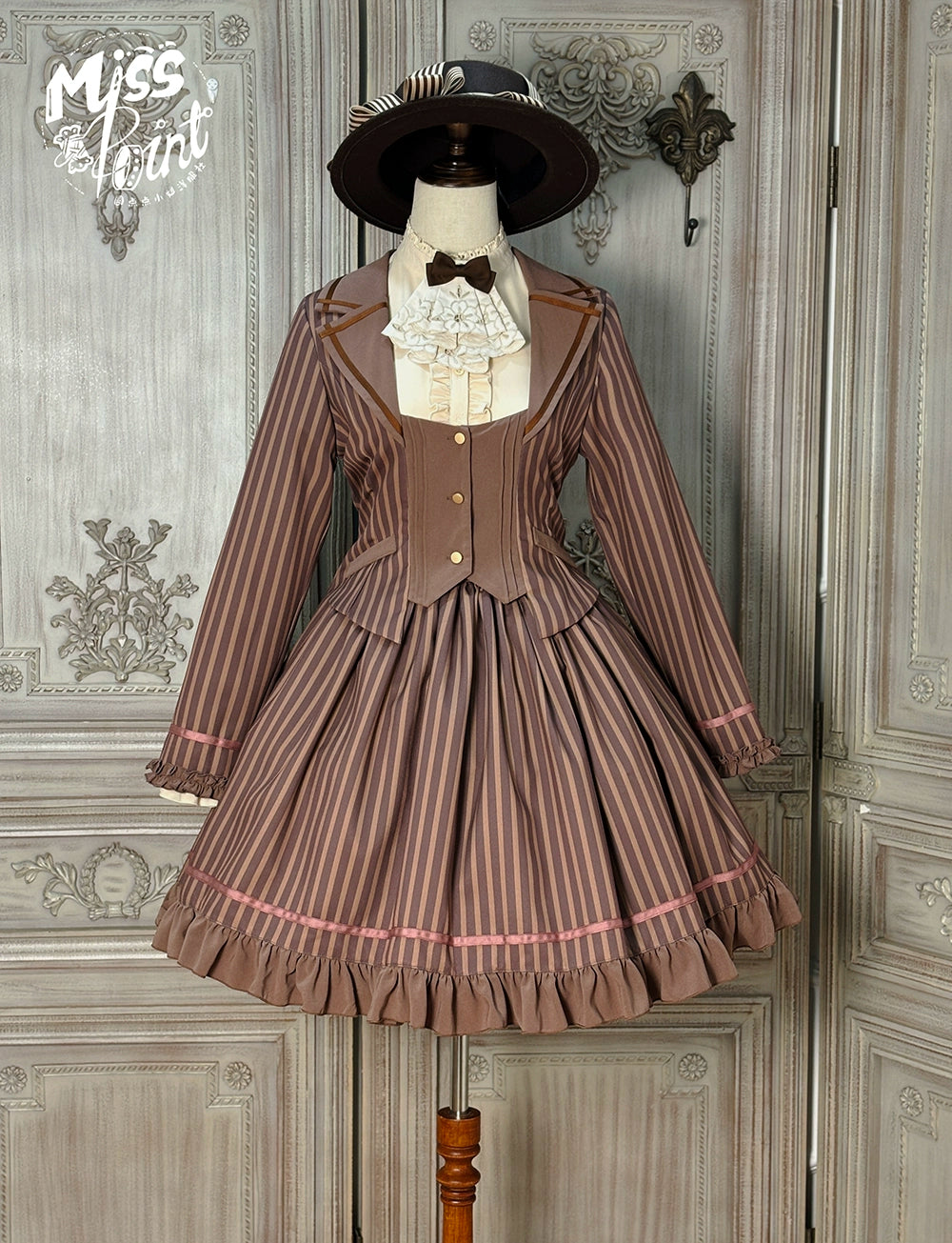 [Pre-orders available until 12/4] Classic Chocolat Stripe Short Jacket