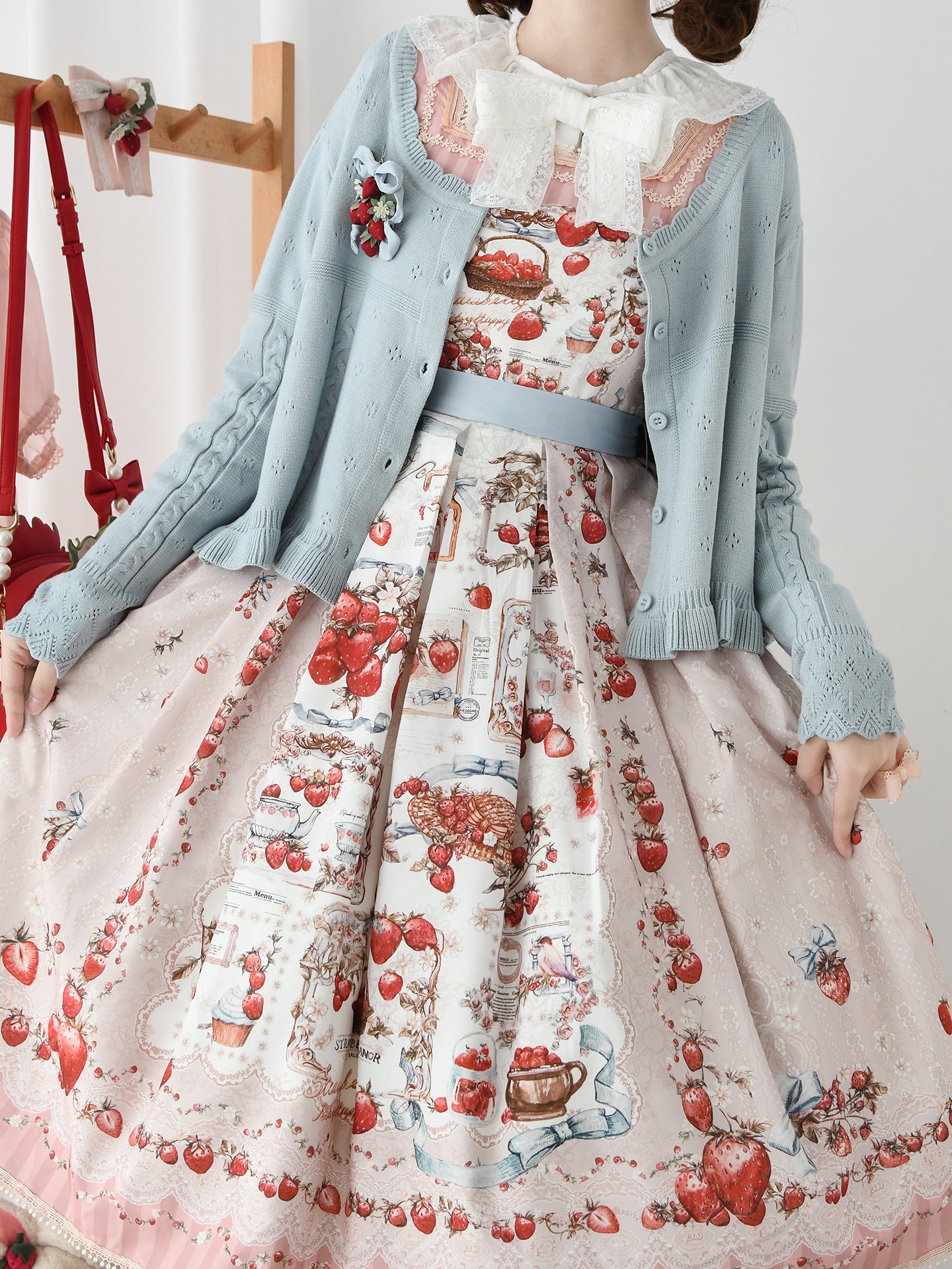 【受注予約12/16まで】Strawberry Manor ジャンパースカート