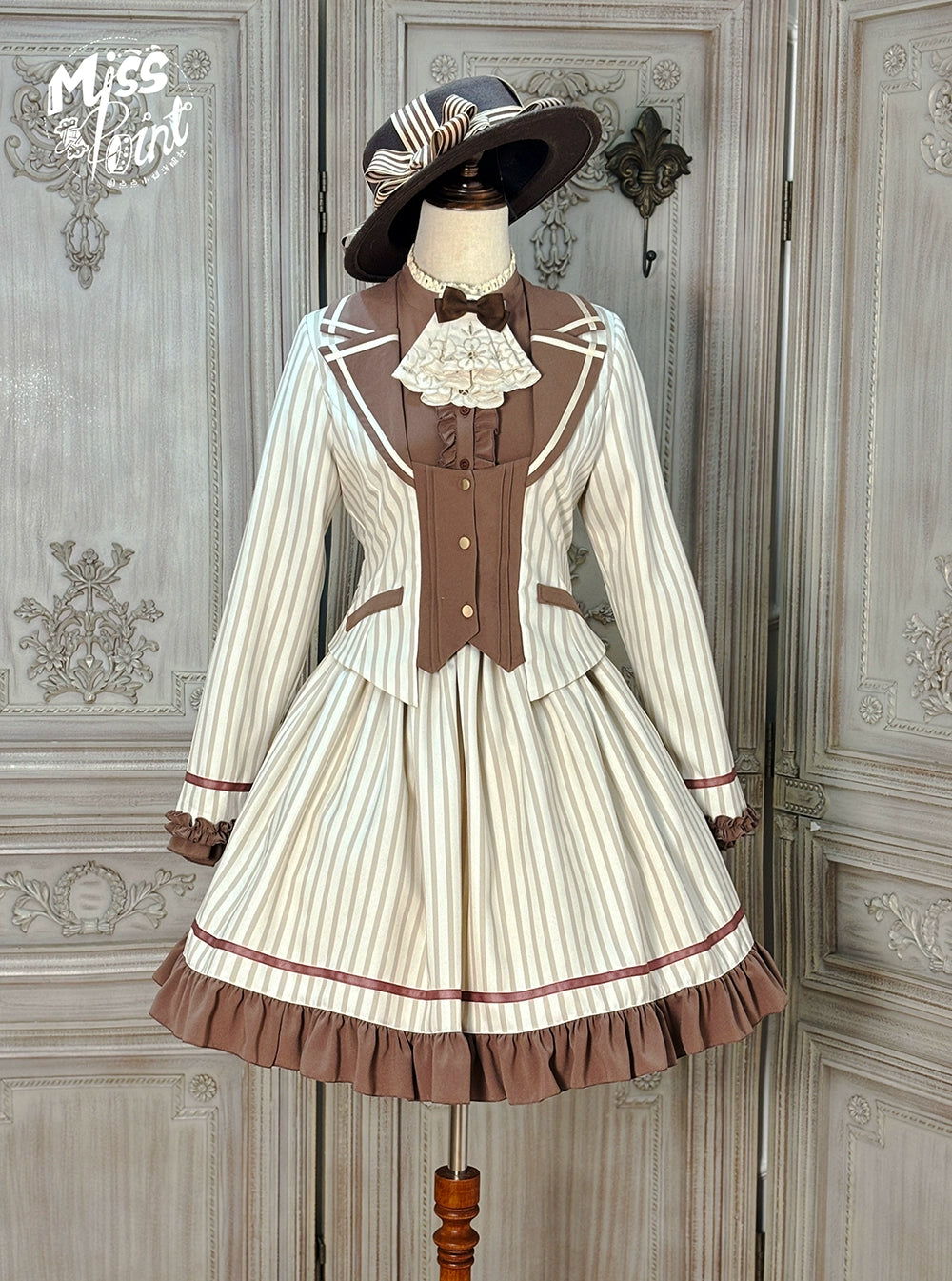 [Pre-orders available until 12/4] Classic Chocolat Stripe Short Jacket