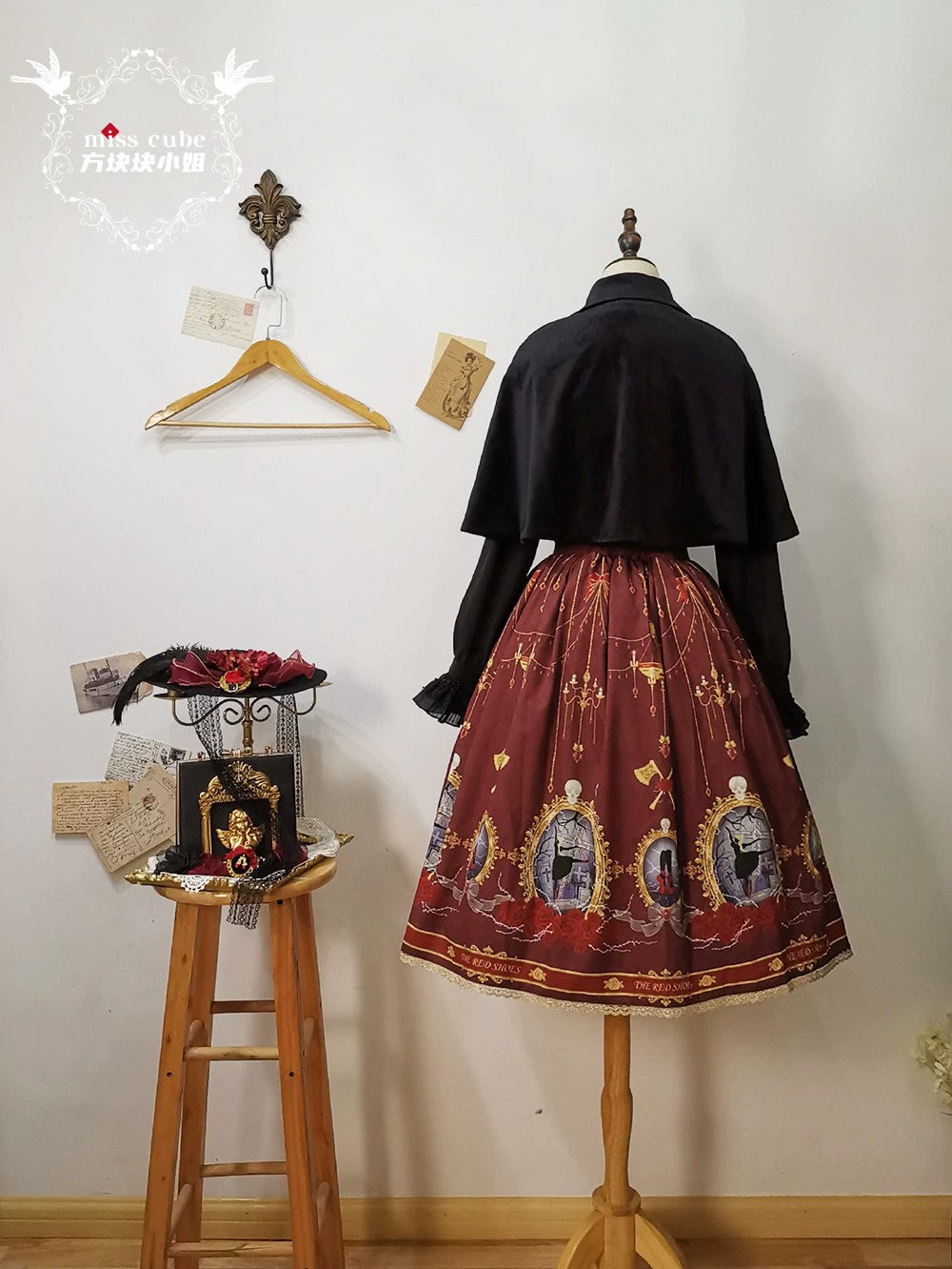 [Pre-orders available until 11/4] Magician's Classical Short Cape