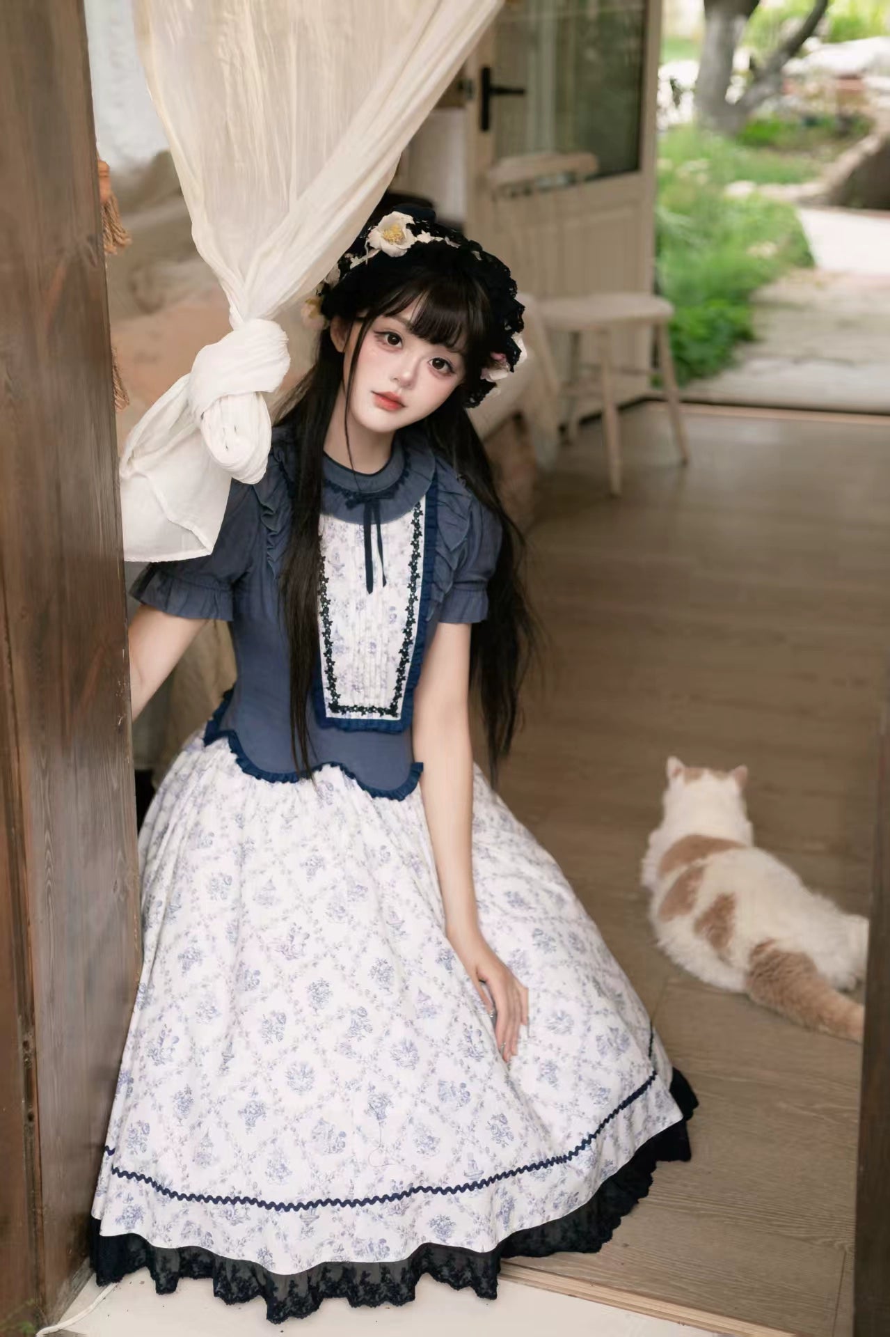 【受注予約7/16まで】花影の午後 くすみカラーの小花プリント切替ワンピース