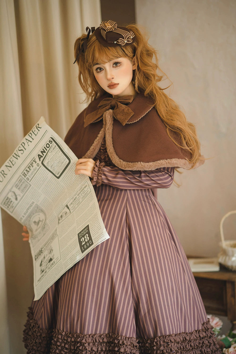 [Pre-orders available until 12/4] Classic Chocolat Stripe Short Cape