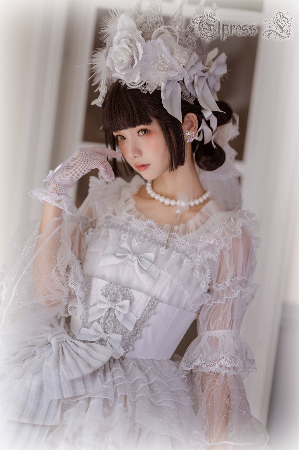 [Only available with simultaneous purchase] Rose Throne hat, arm sleeves and other accessories