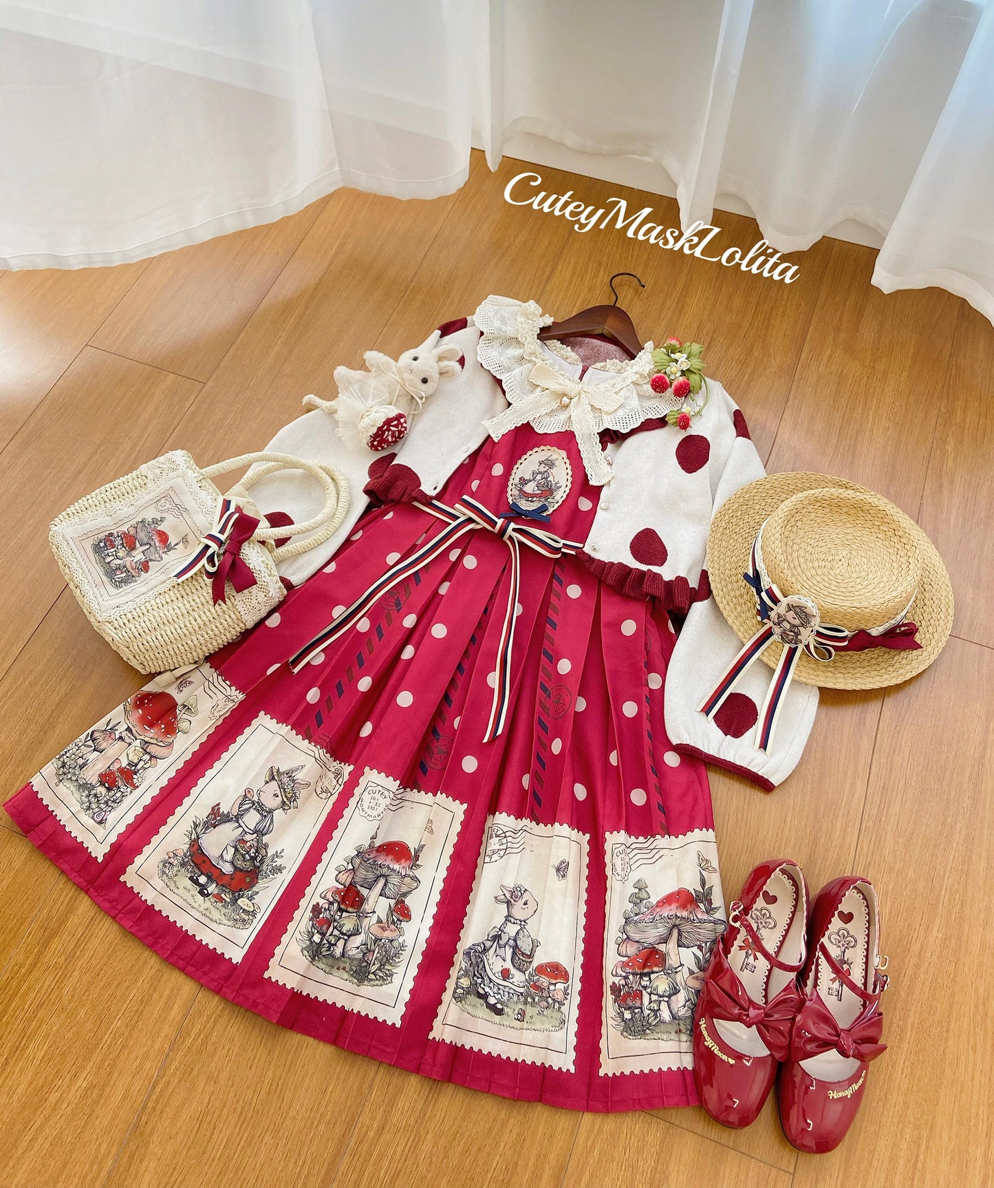 キノコとウサギの切手デザインワンピース