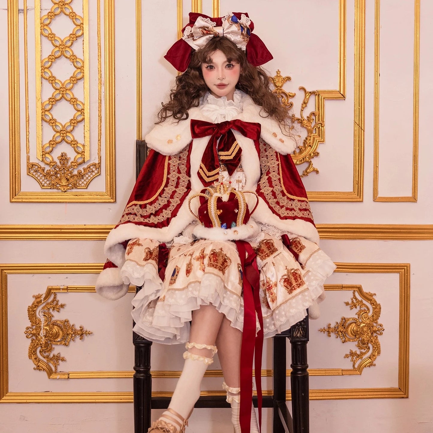 [Pre-orders available until 9/15] Star Crown Crimson Luxury Cloak