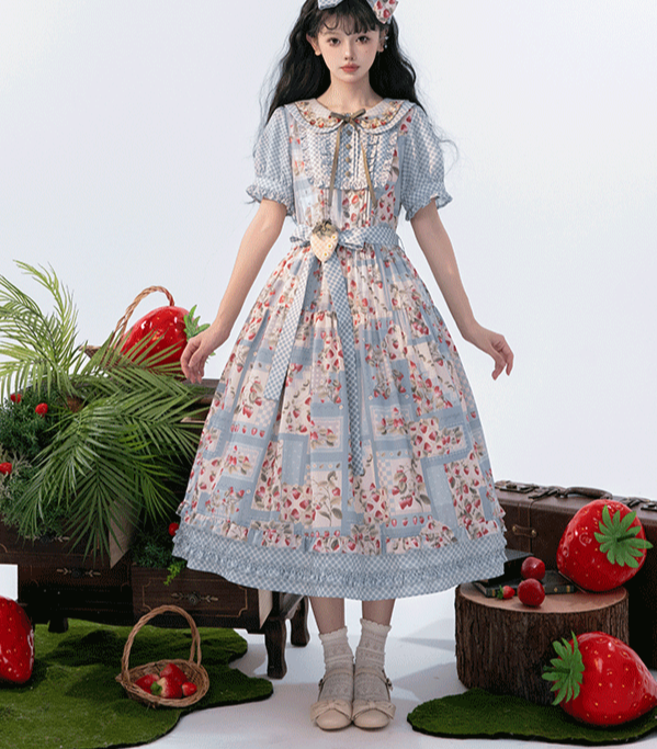 [Pre-orders available until 9/1] Strawberry Field Check x Strawberry Print Dress