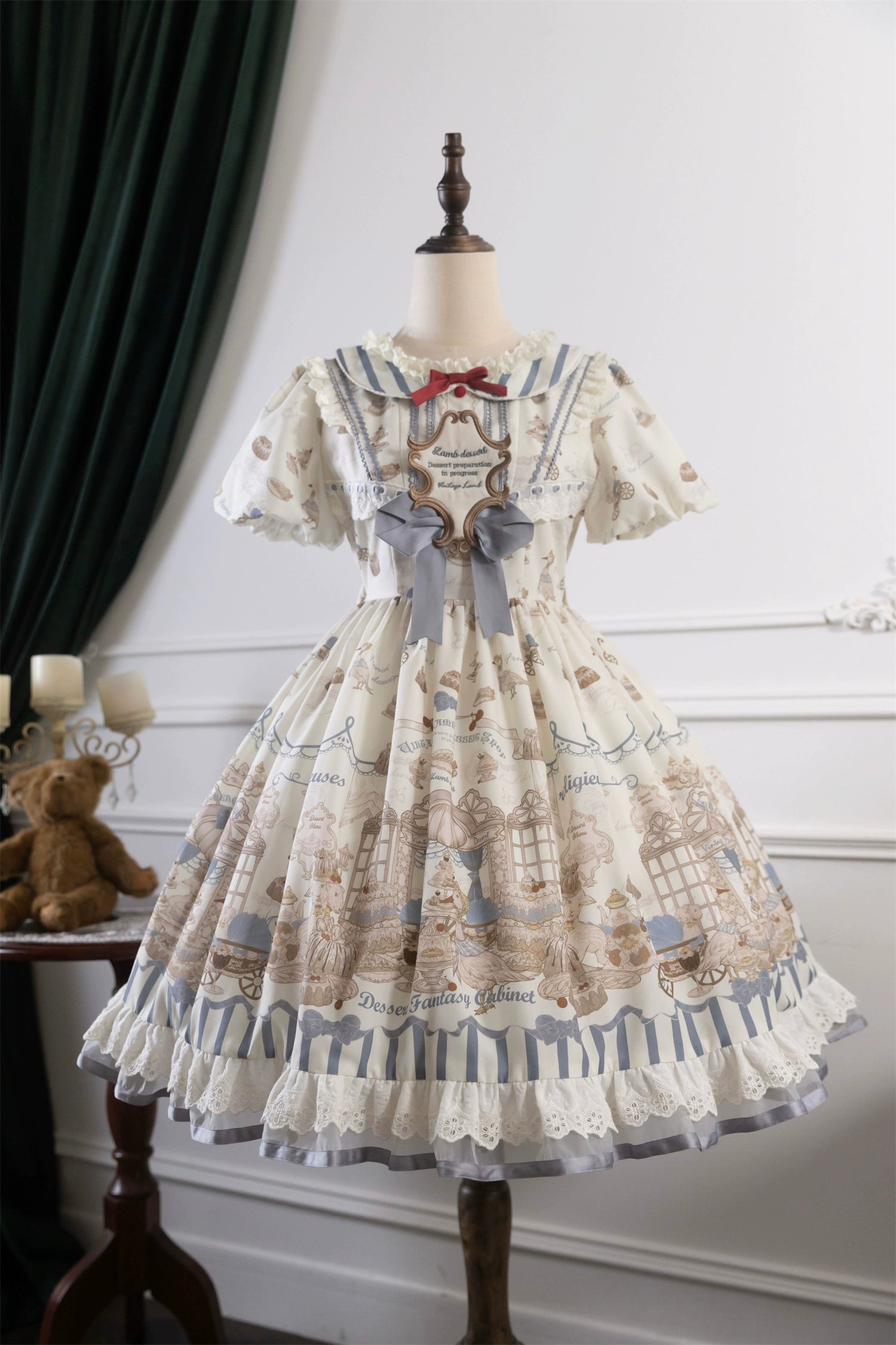 [Pre-orders available until 10/28] Antique Dessert Room Short Sleeve Dress