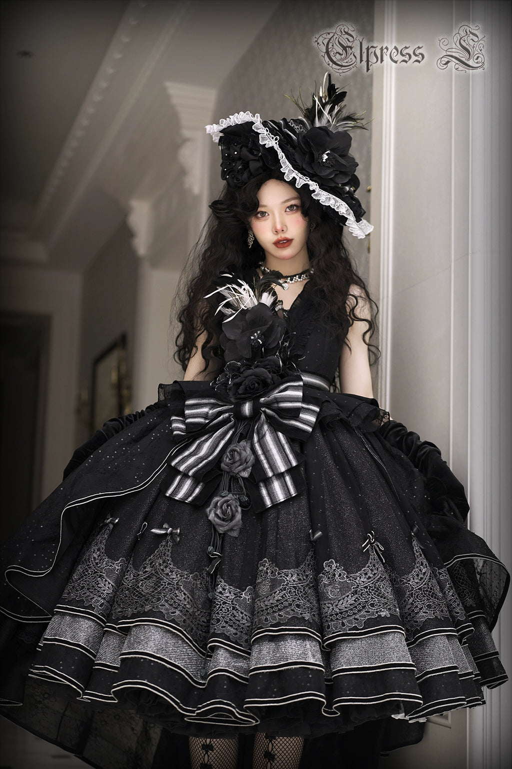 Rose Throne A dress with sparkling ribbons and flowers