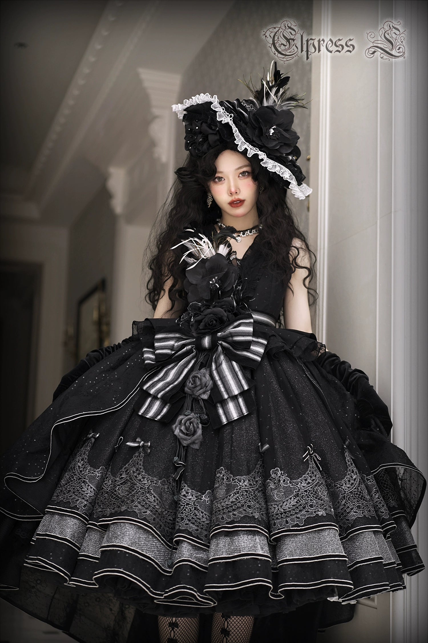 Rose Throne A dress with sparkling ribbons and flowers